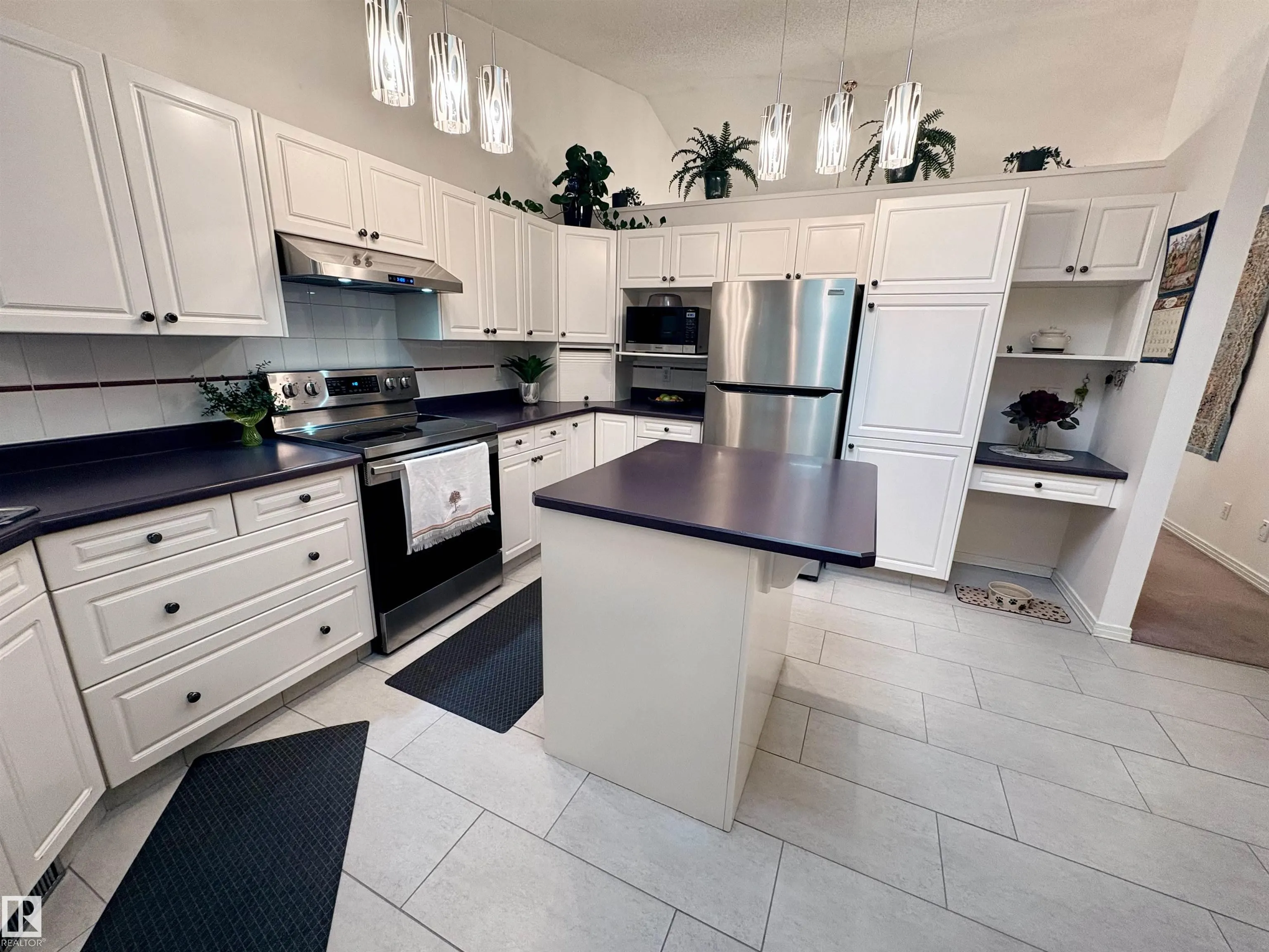 75 WOODSIDE Crescent