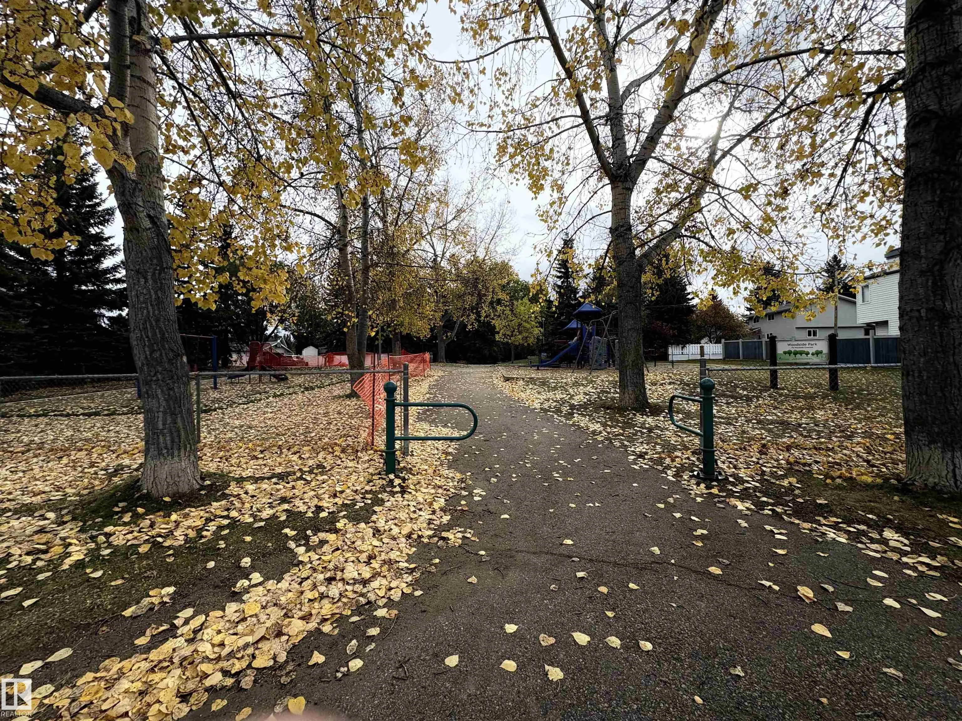 75 WOODSIDE Crescent