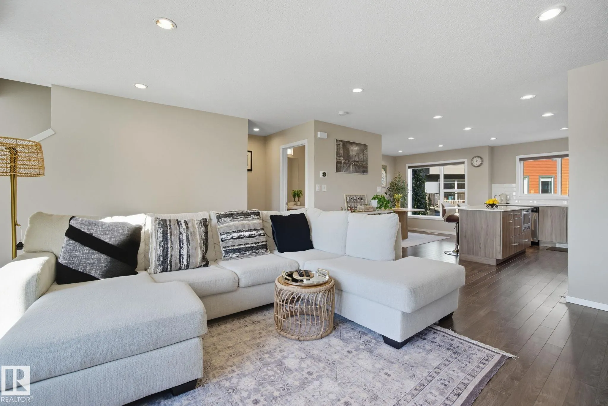 1075 ROSENTHAL Boulevard