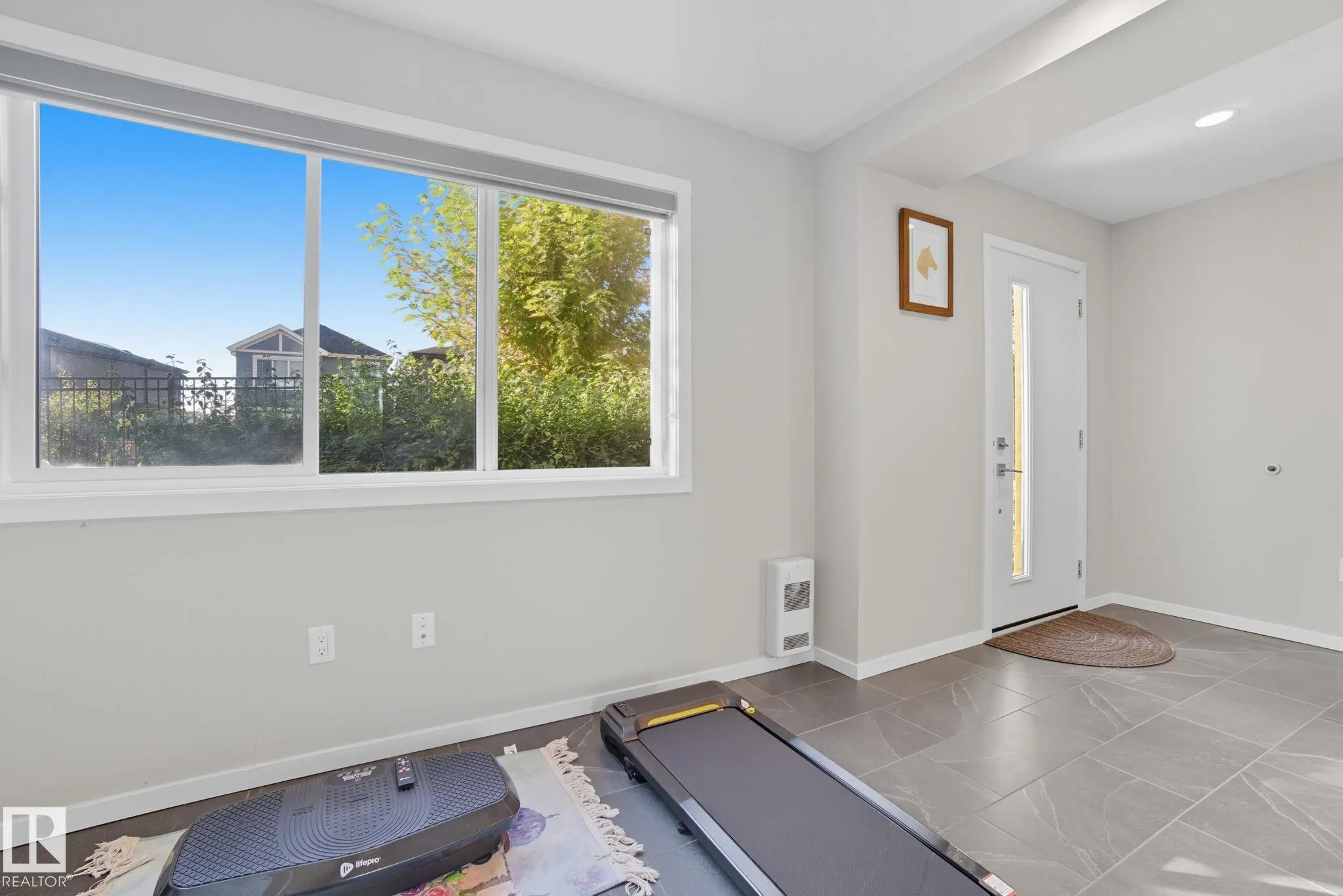 1075 ROSENTHAL Boulevard