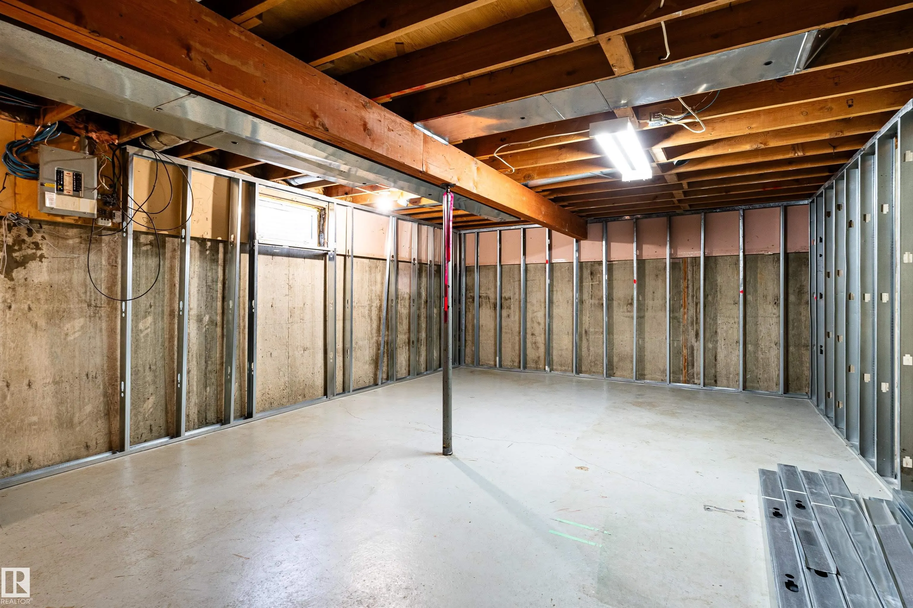 1130 KNOTTWOOD Road