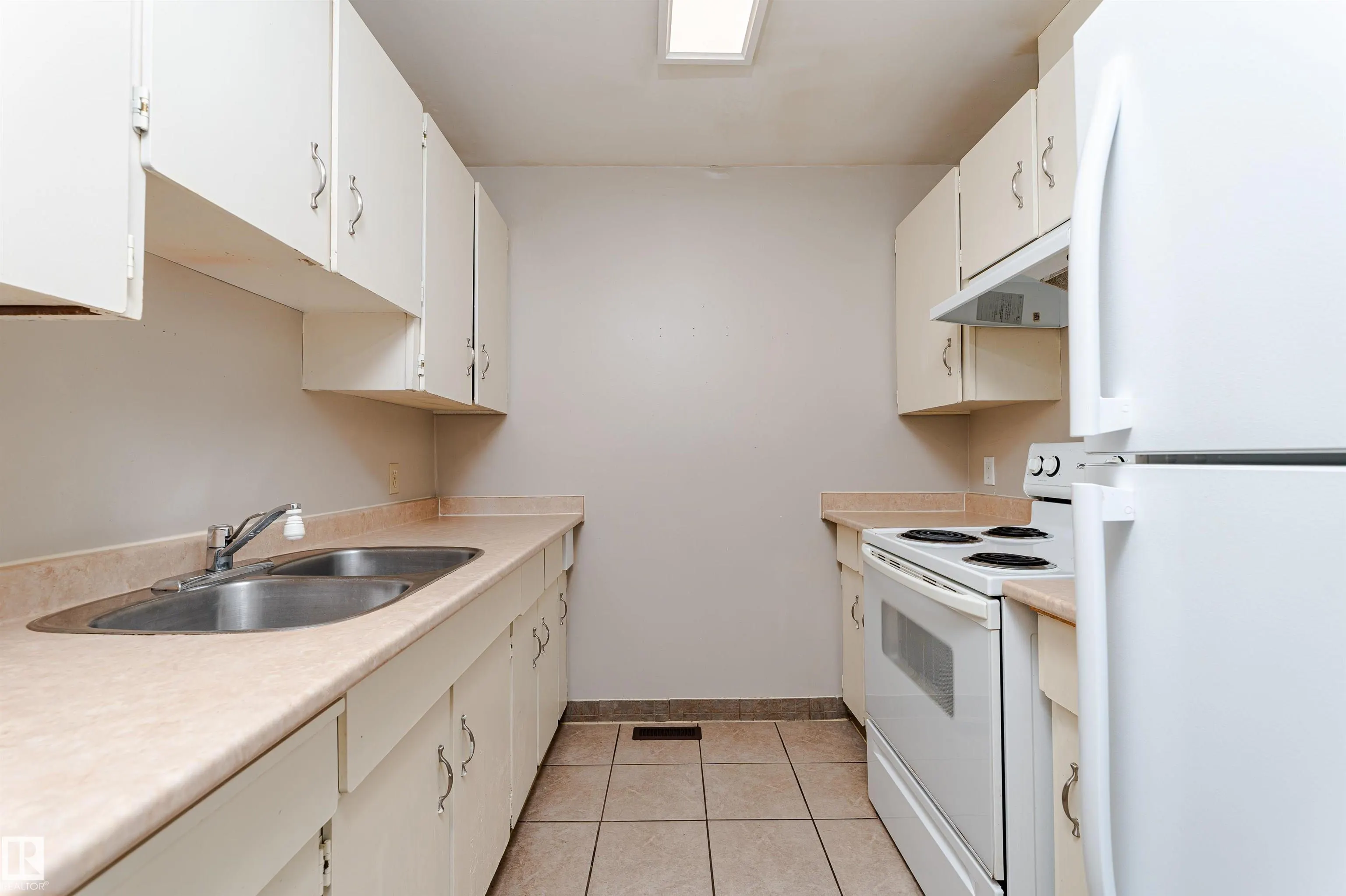 1130 KNOTTWOOD Road