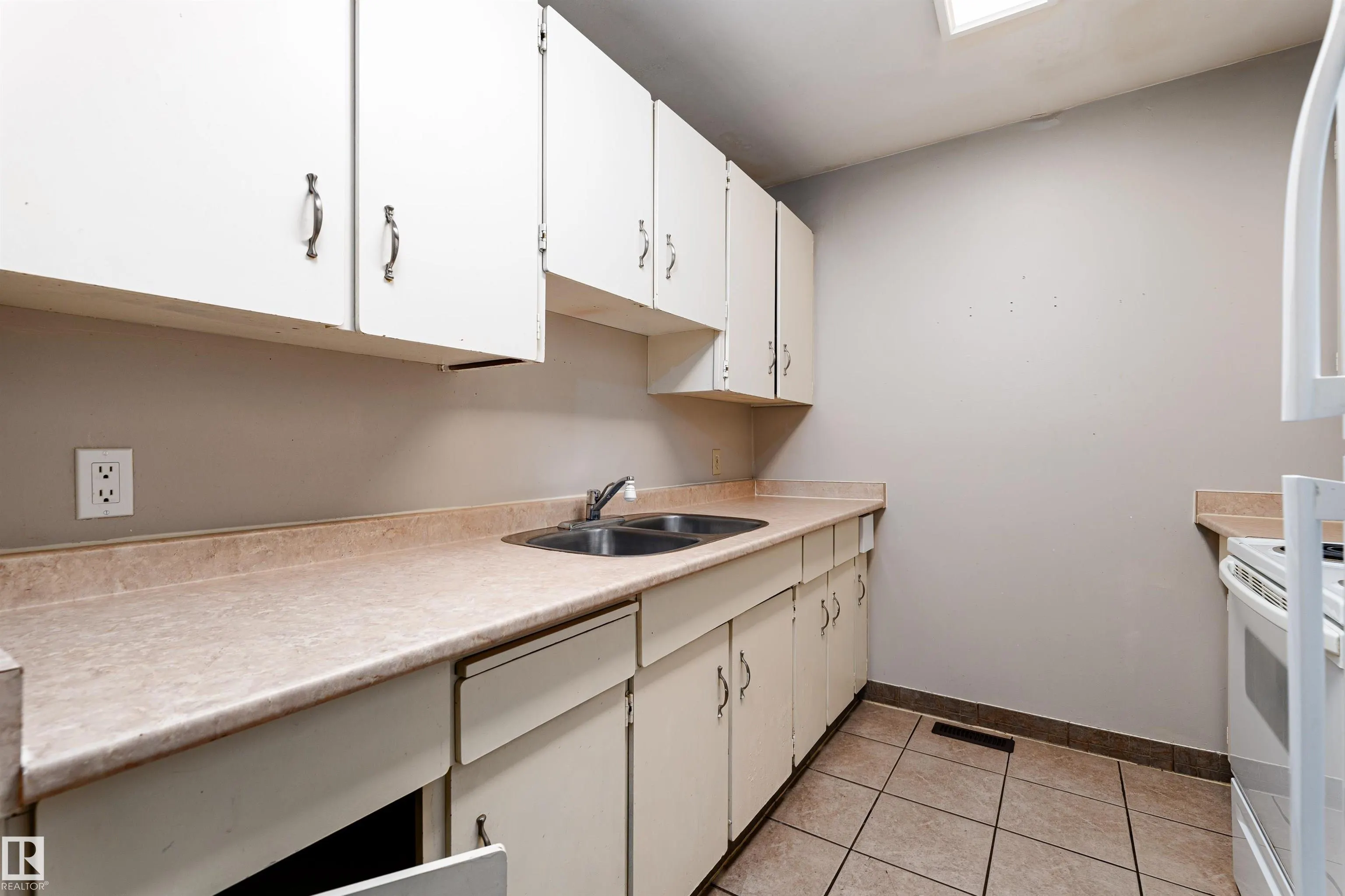 1130 KNOTTWOOD Road