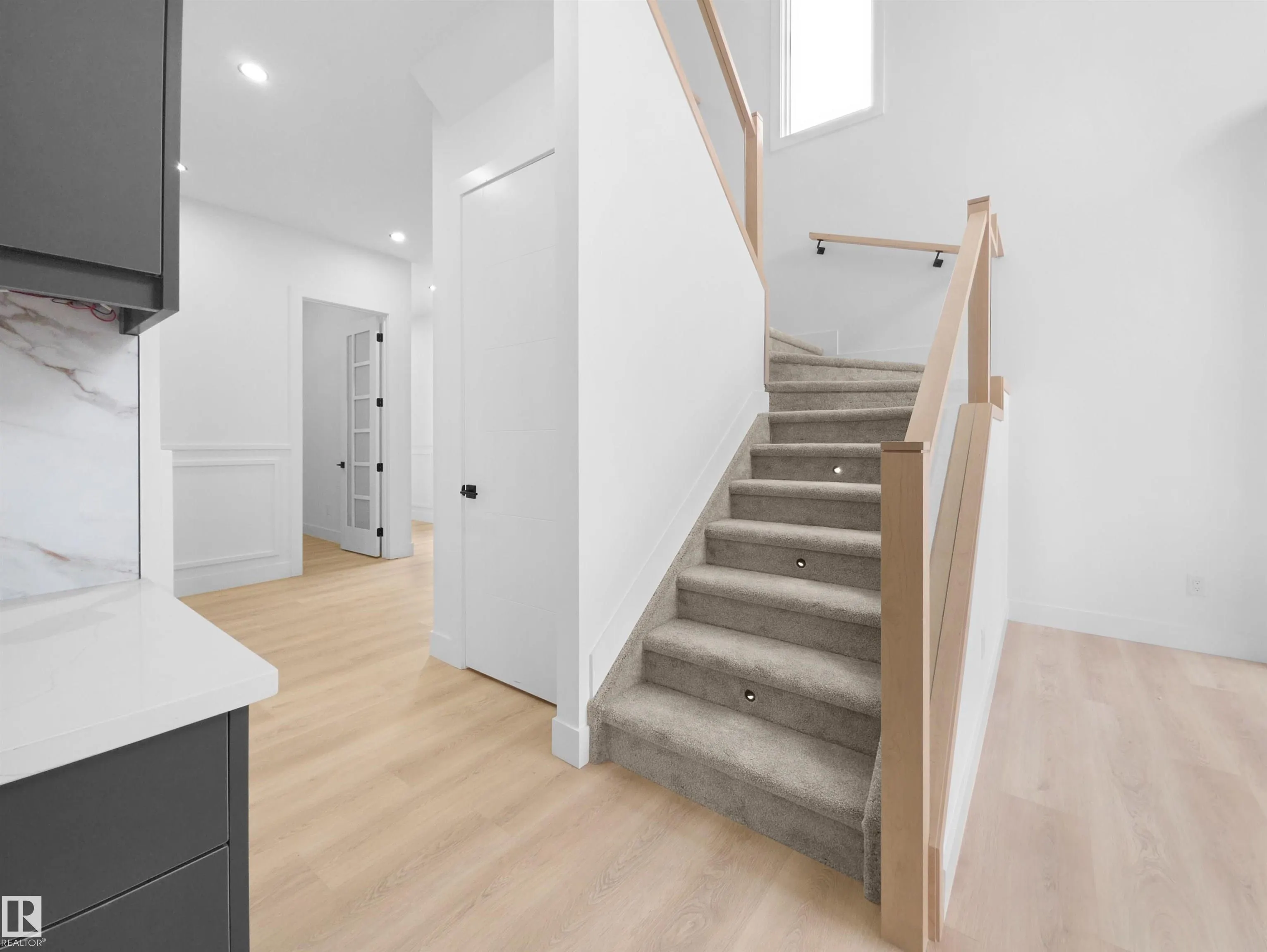 1113 GYRFALCON Crescent