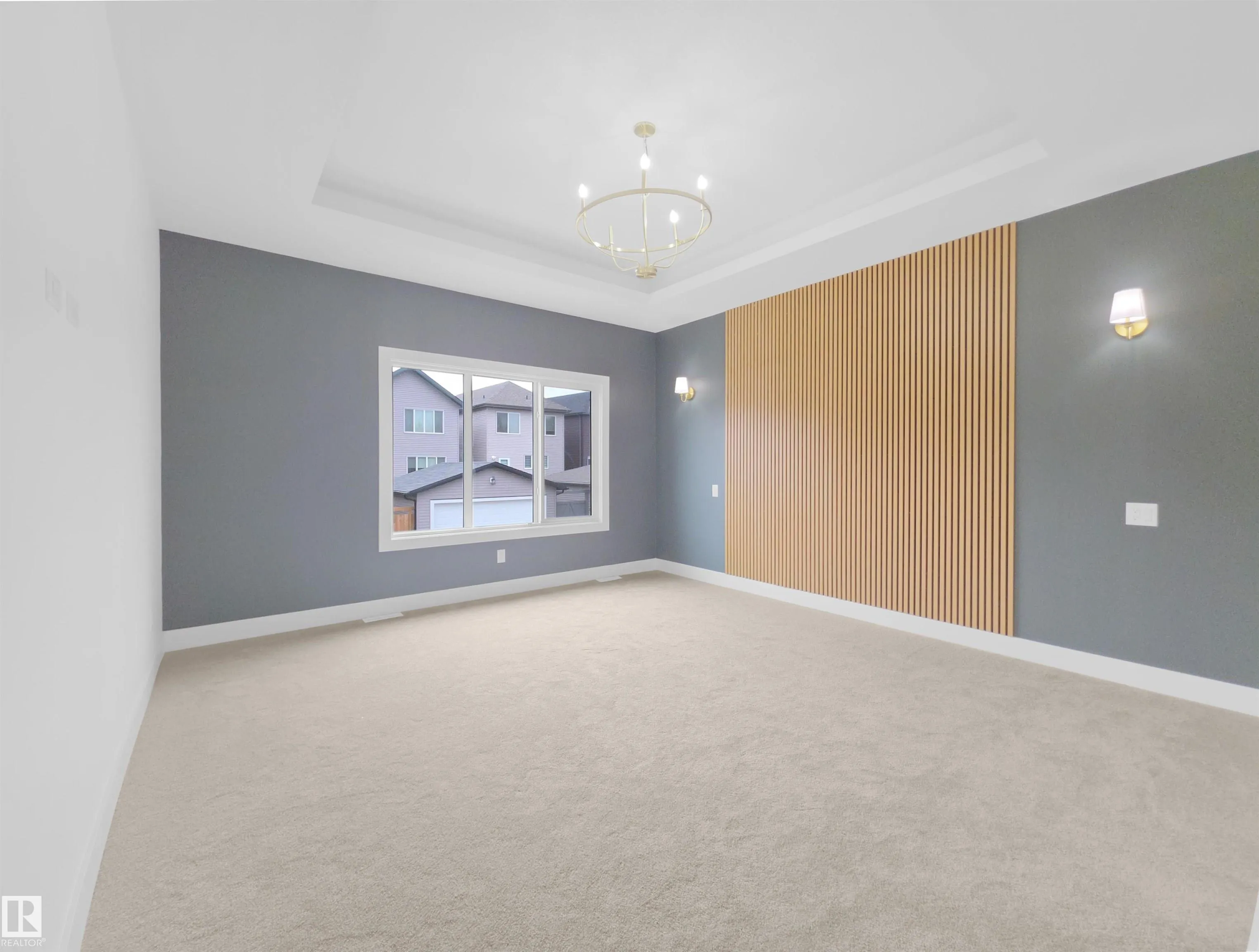 1113 GYRFALCON Crescent