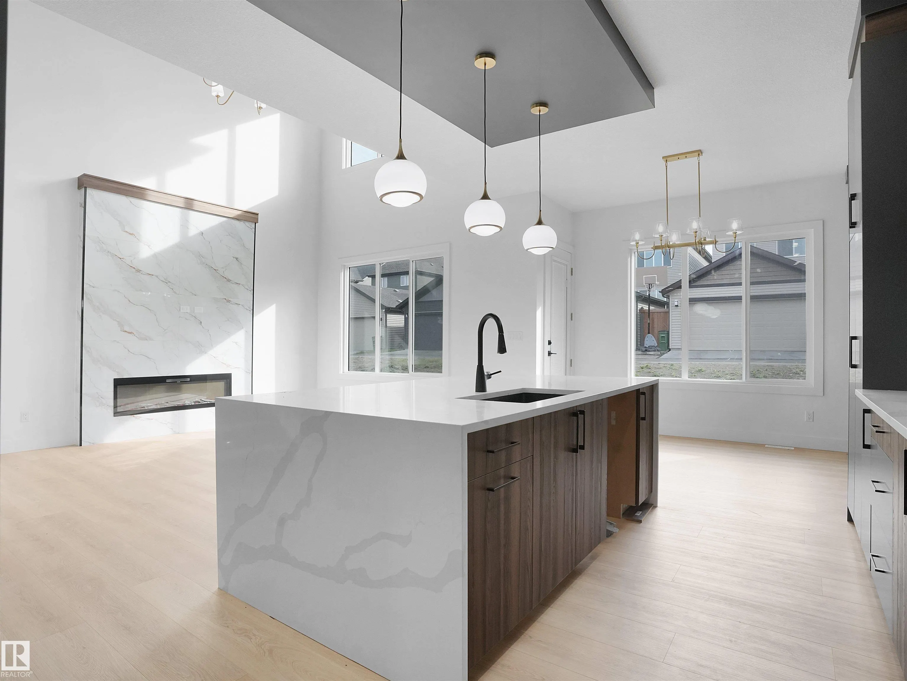 1113 GYRFALCON Crescent