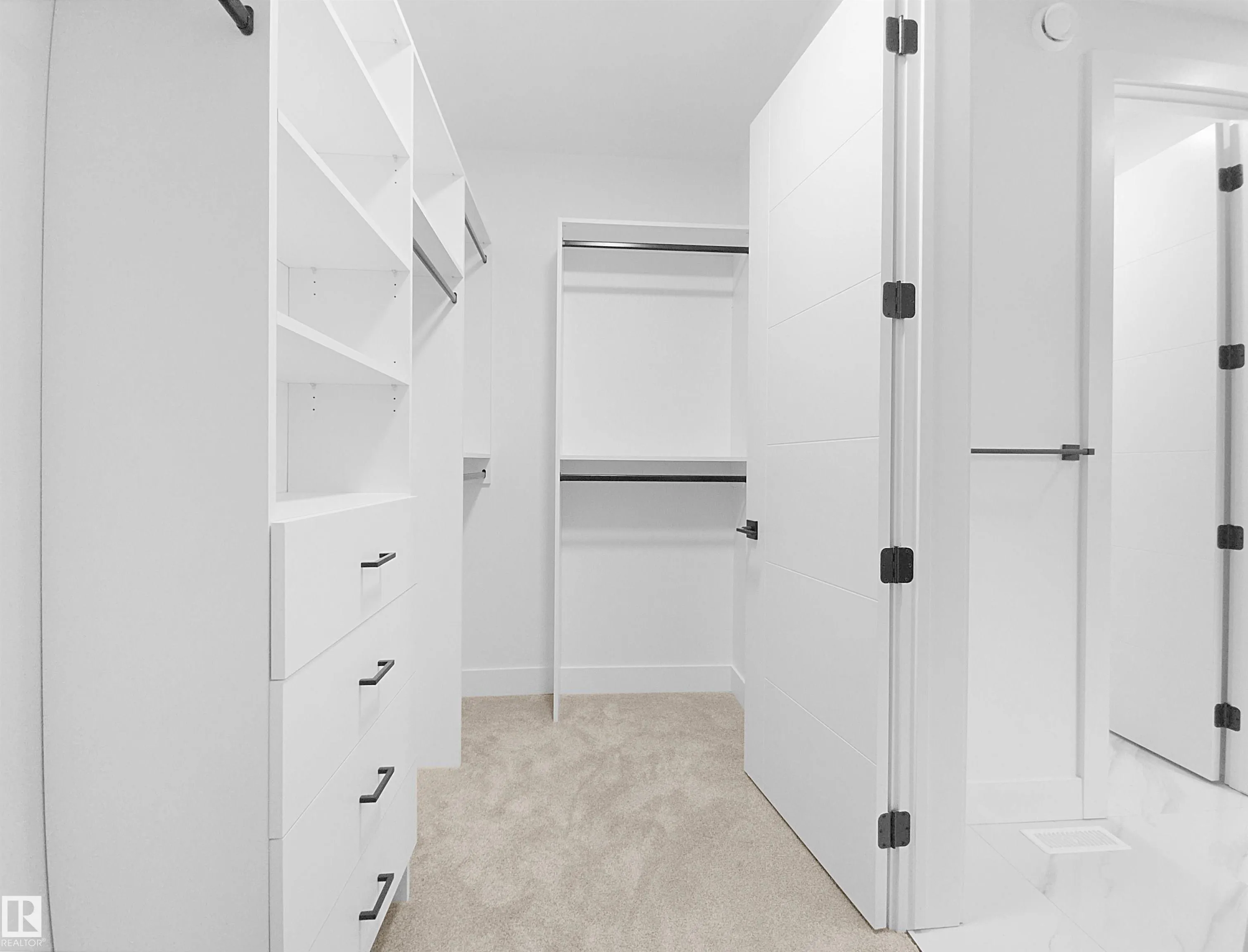 1113 GYRFALCON Crescent