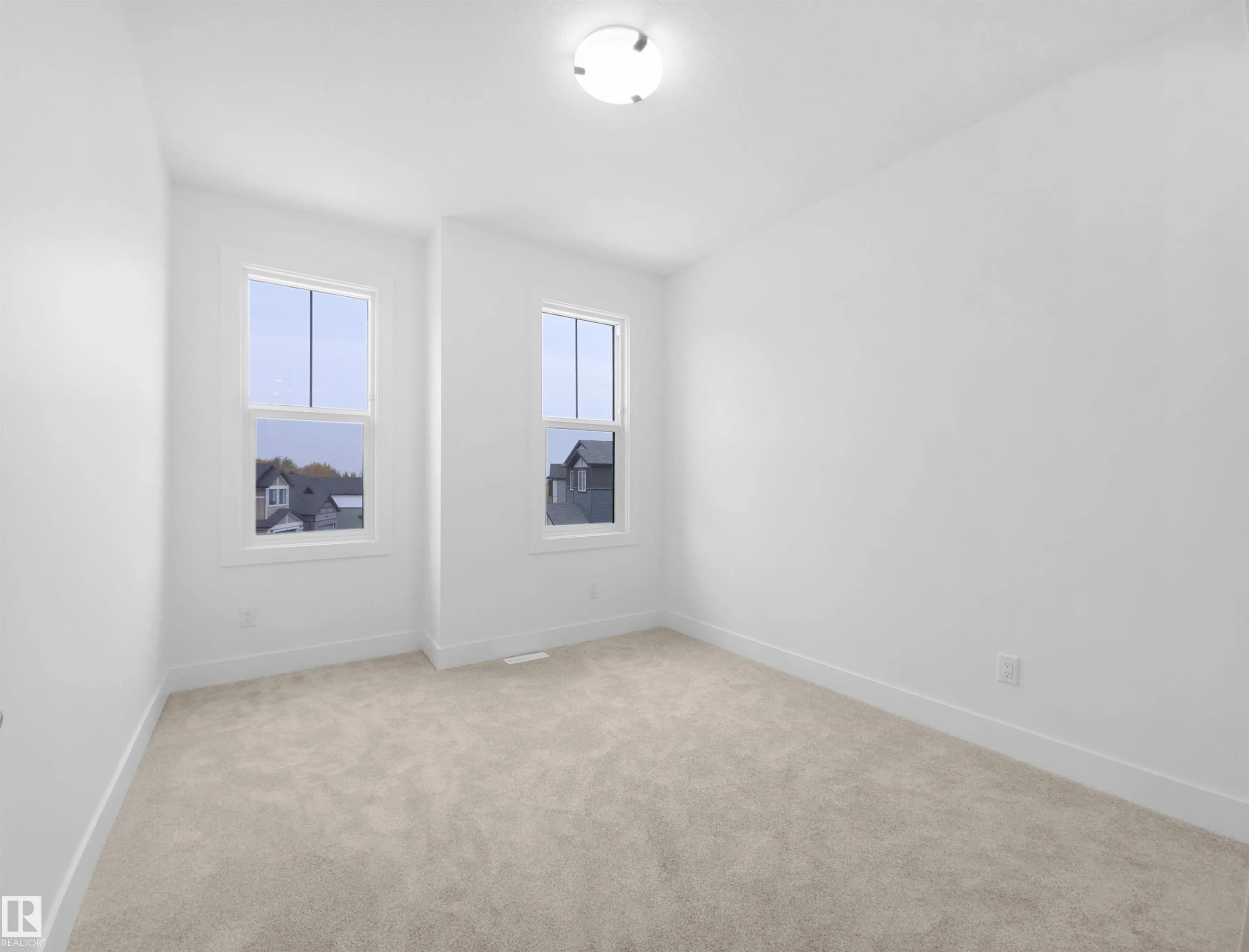 1113 GYRFALCON Crescent