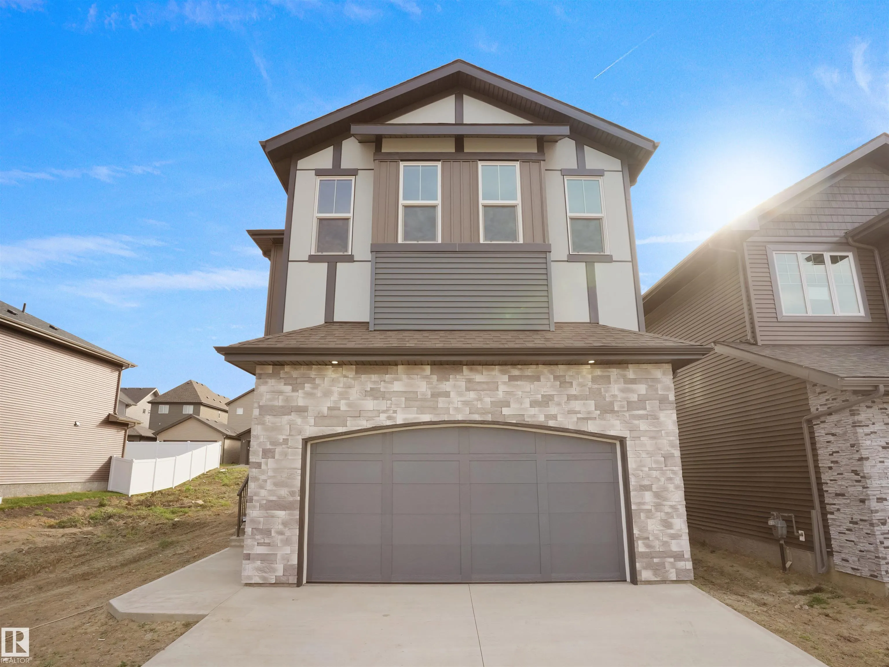 1113 GYRFALCON Crescent
