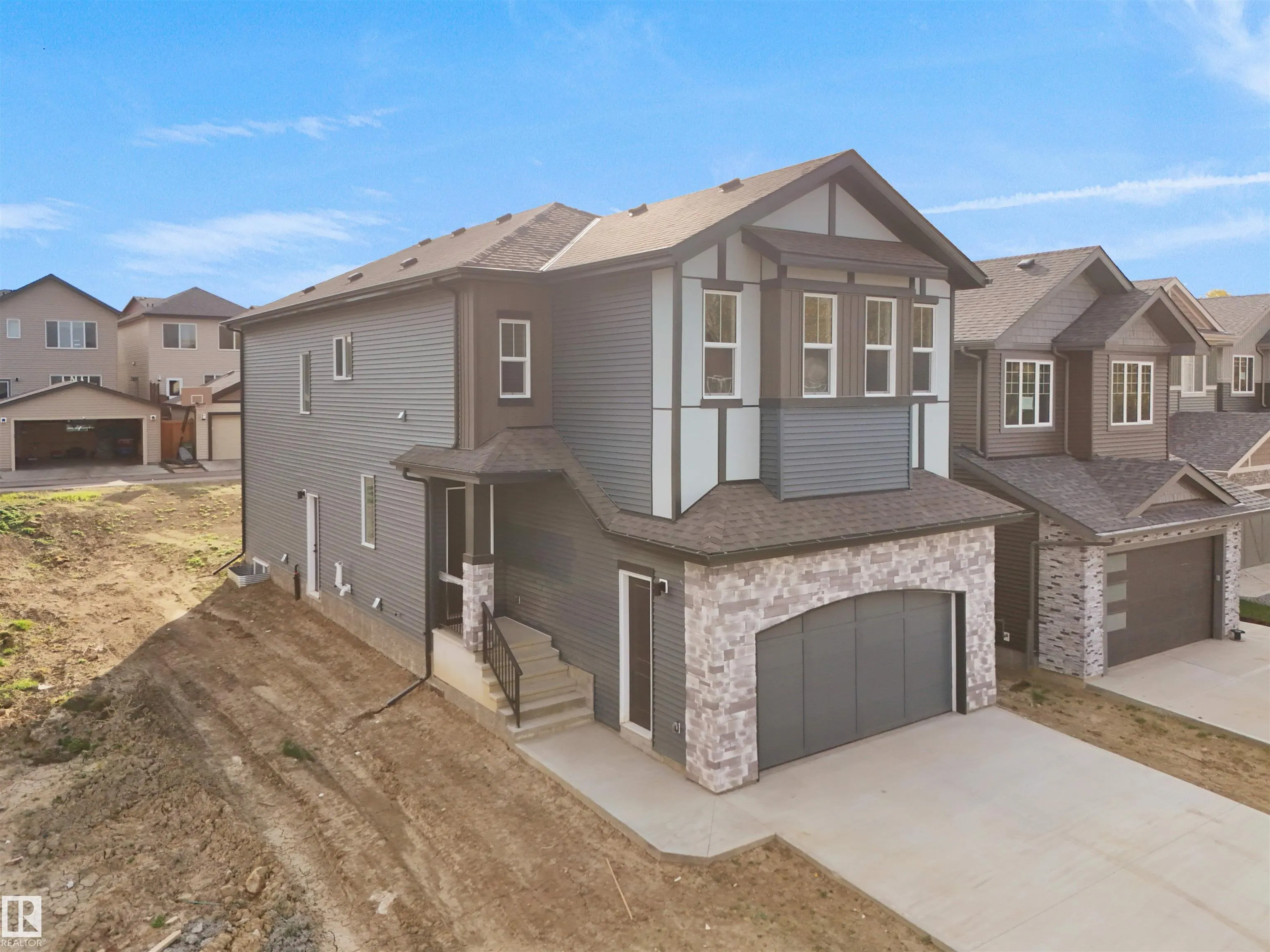 1113 GYRFALCON Crescent