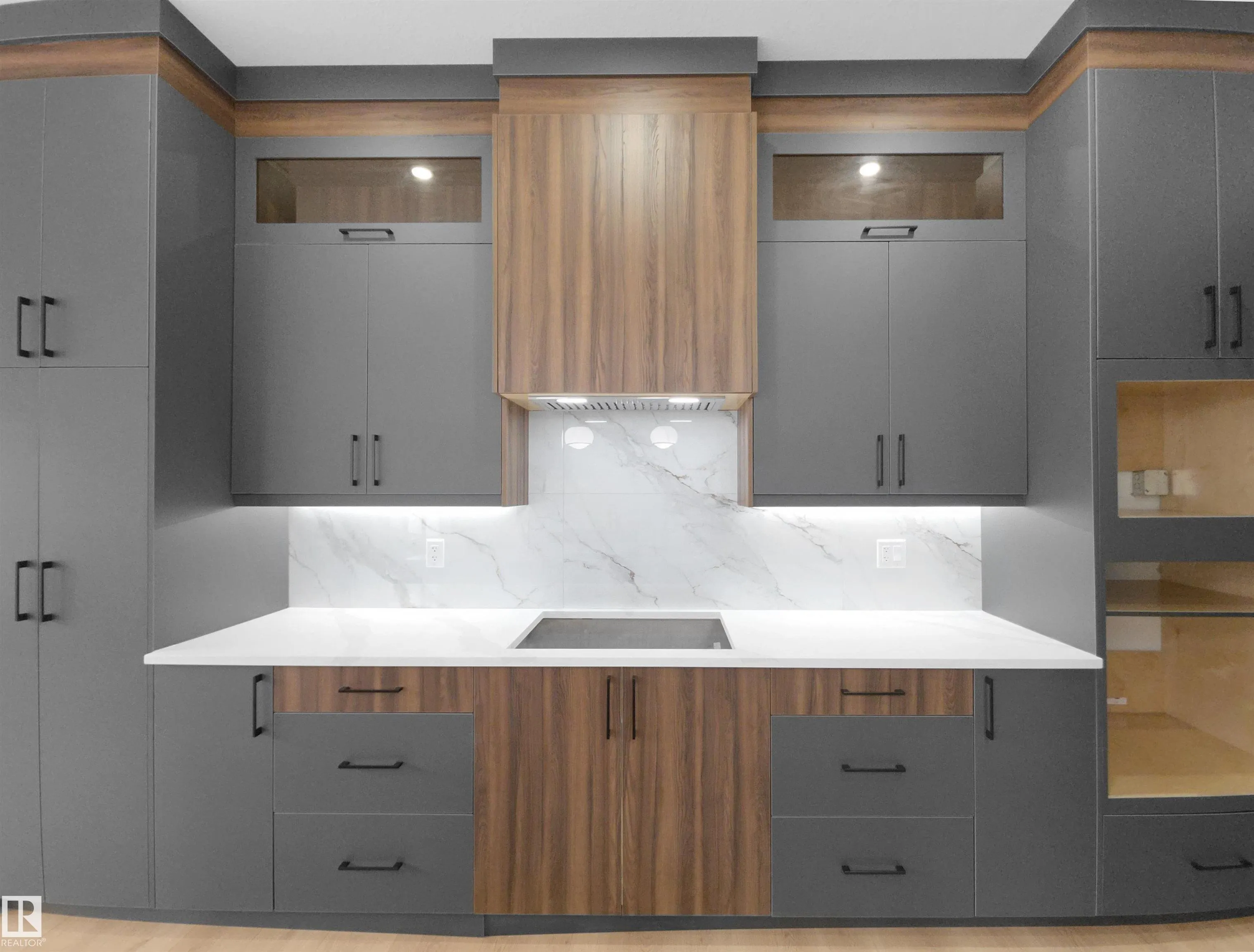 1113 GYRFALCON Crescent