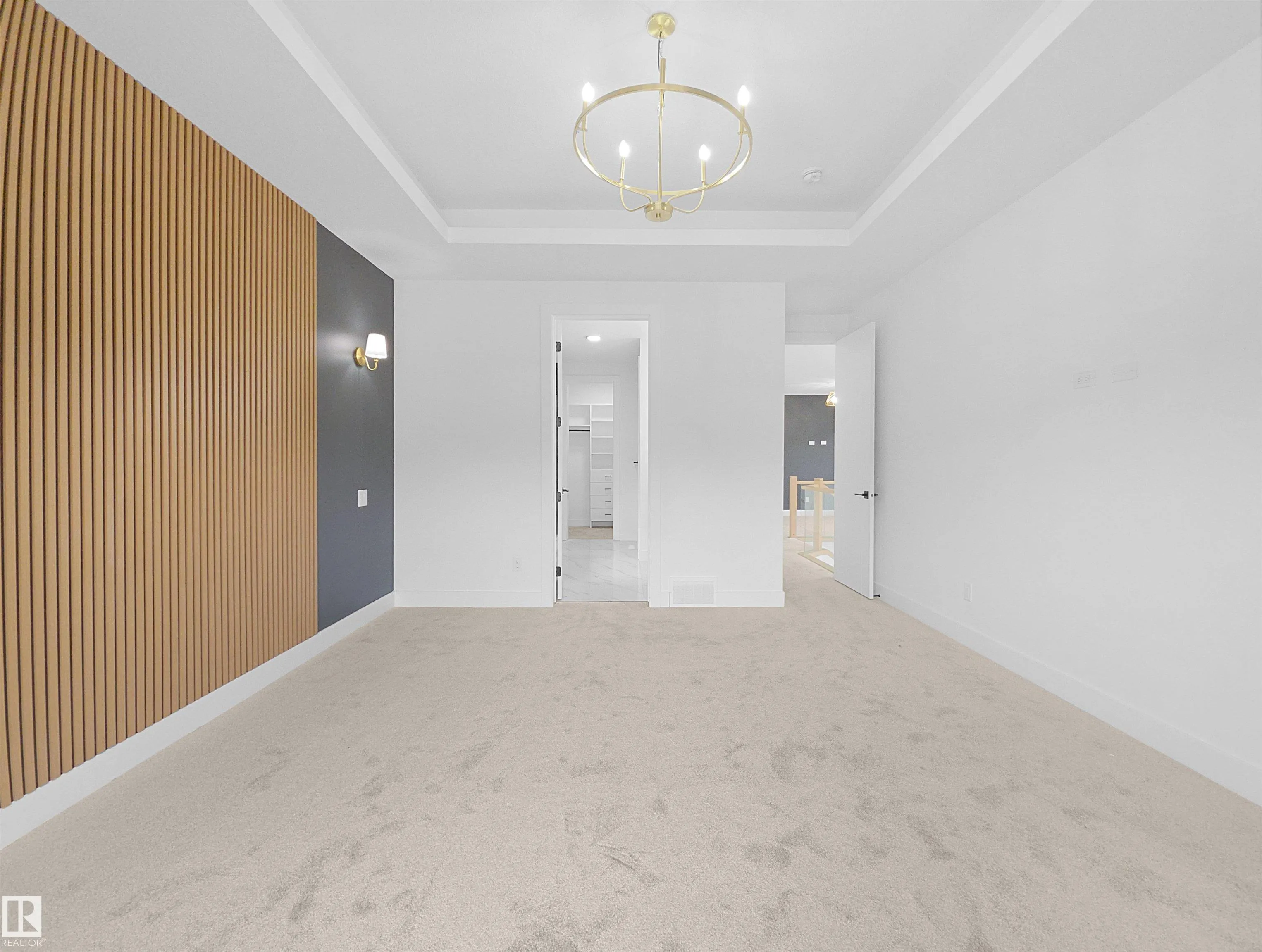 1113 GYRFALCON Crescent
