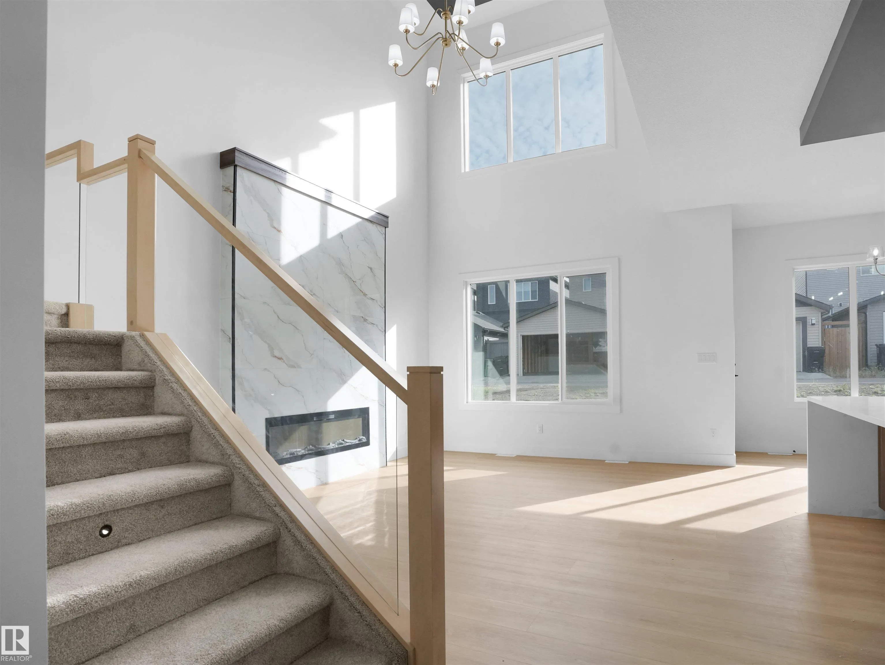 1113 GYRFALCON Crescent
