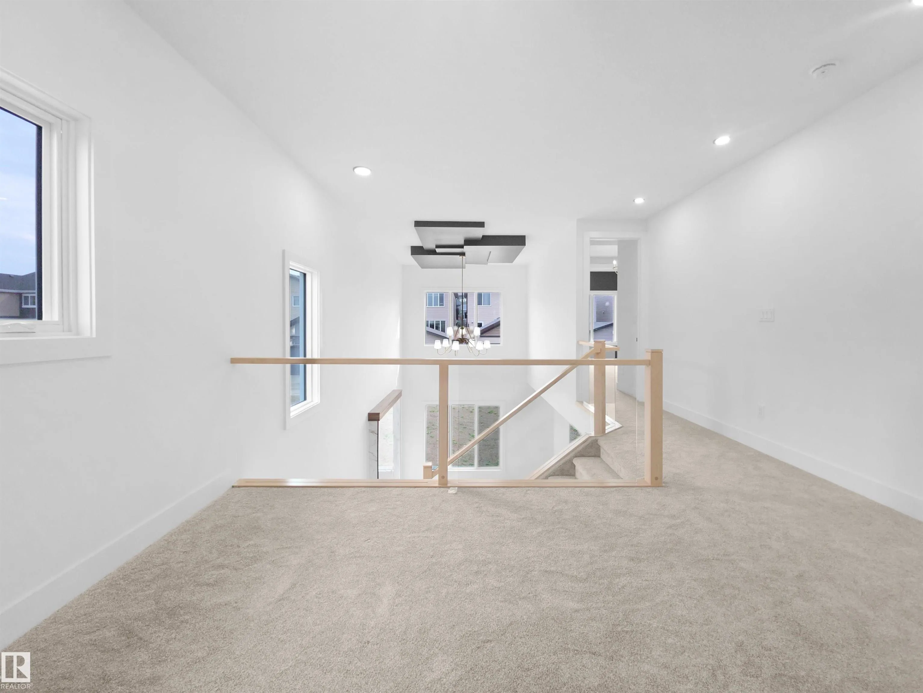 1113 GYRFALCON Crescent