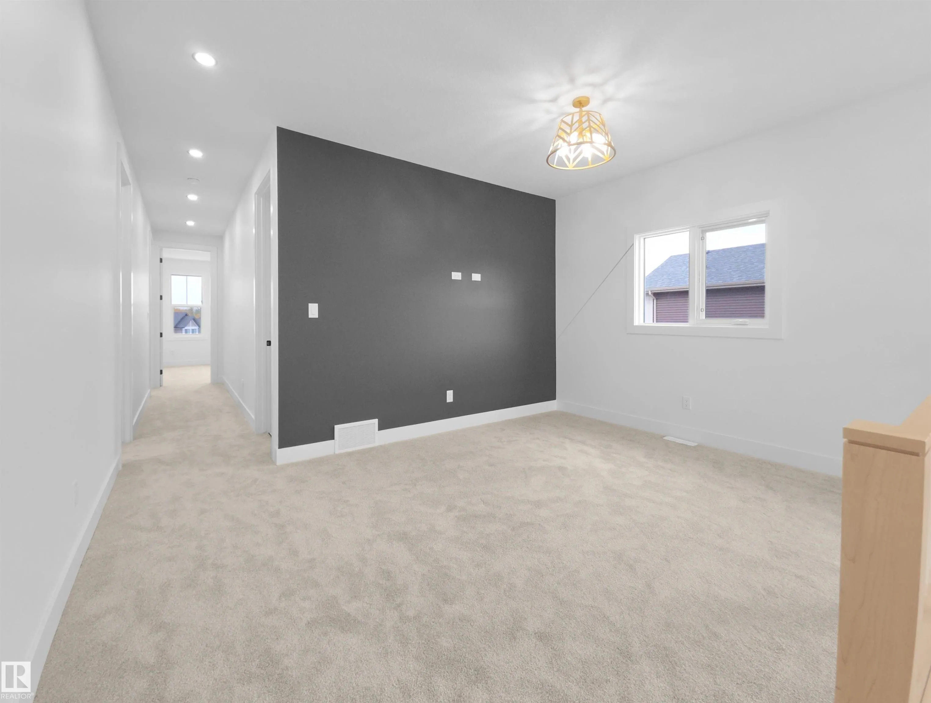 1113 GYRFALCON Crescent