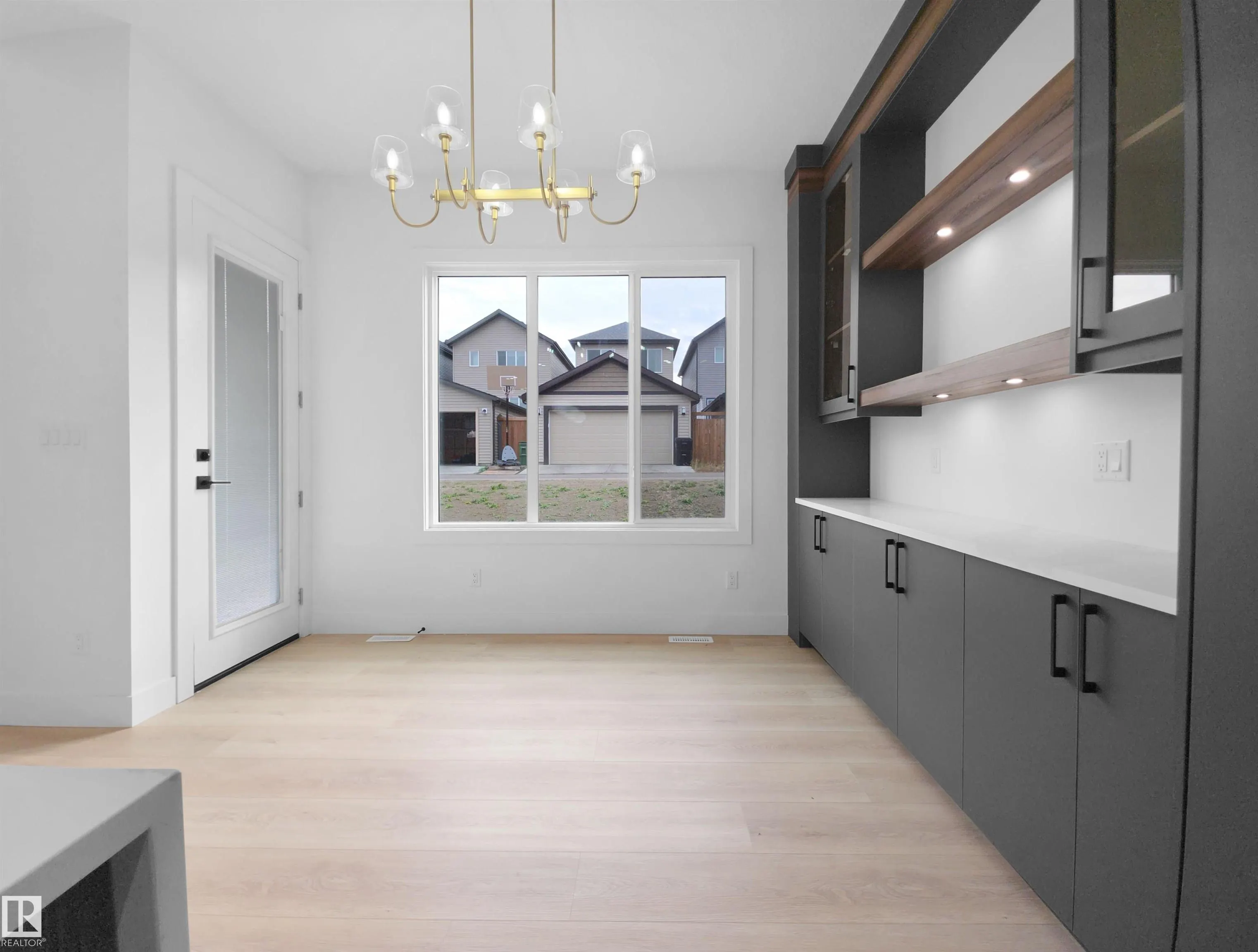 1113 GYRFALCON Crescent