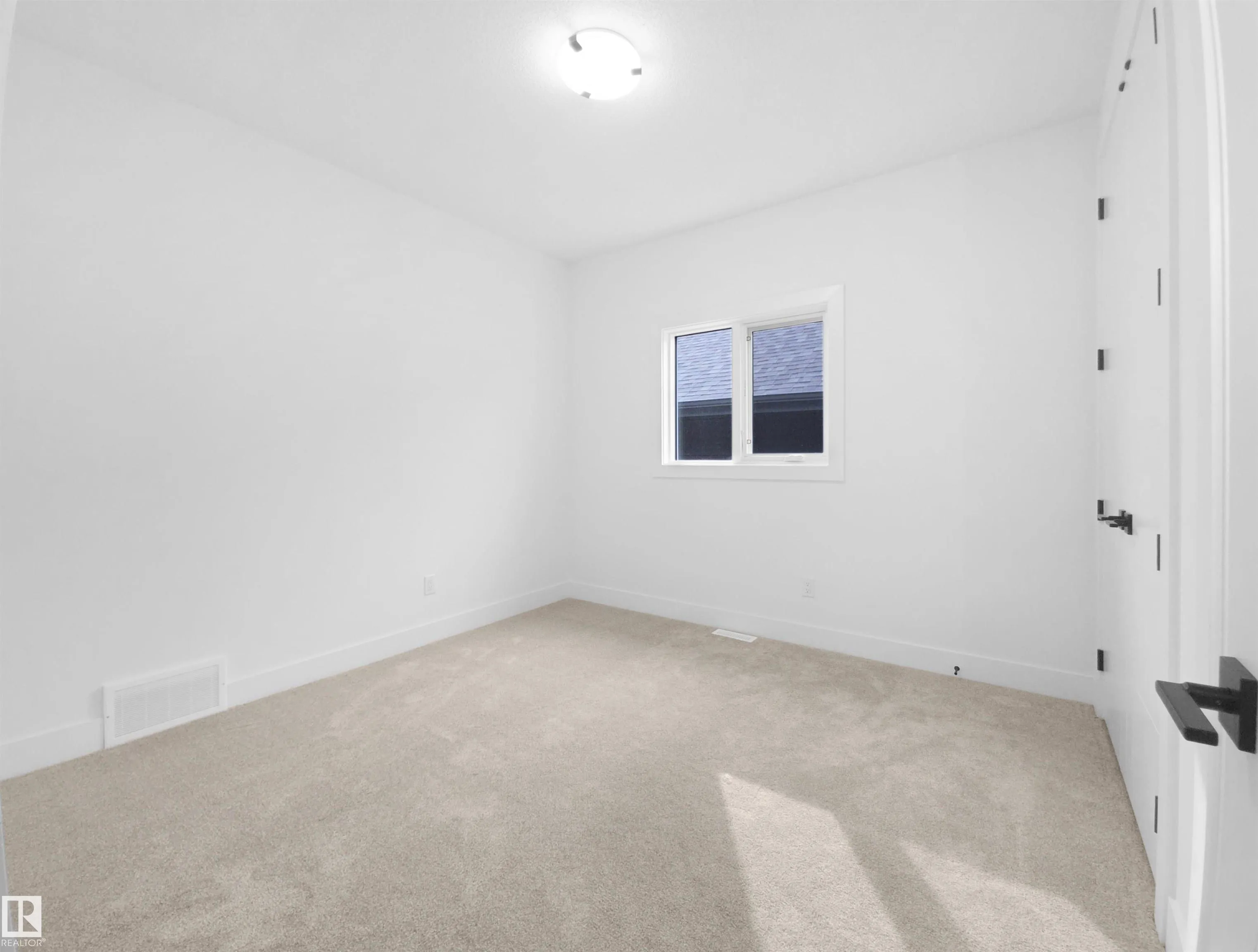 1113 GYRFALCON Crescent