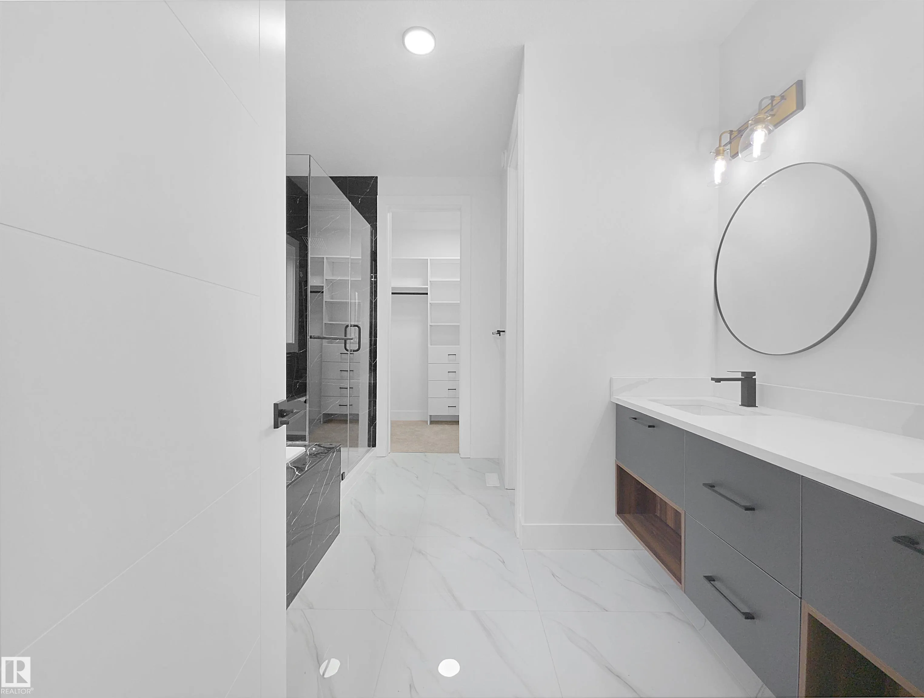1113 GYRFALCON Crescent