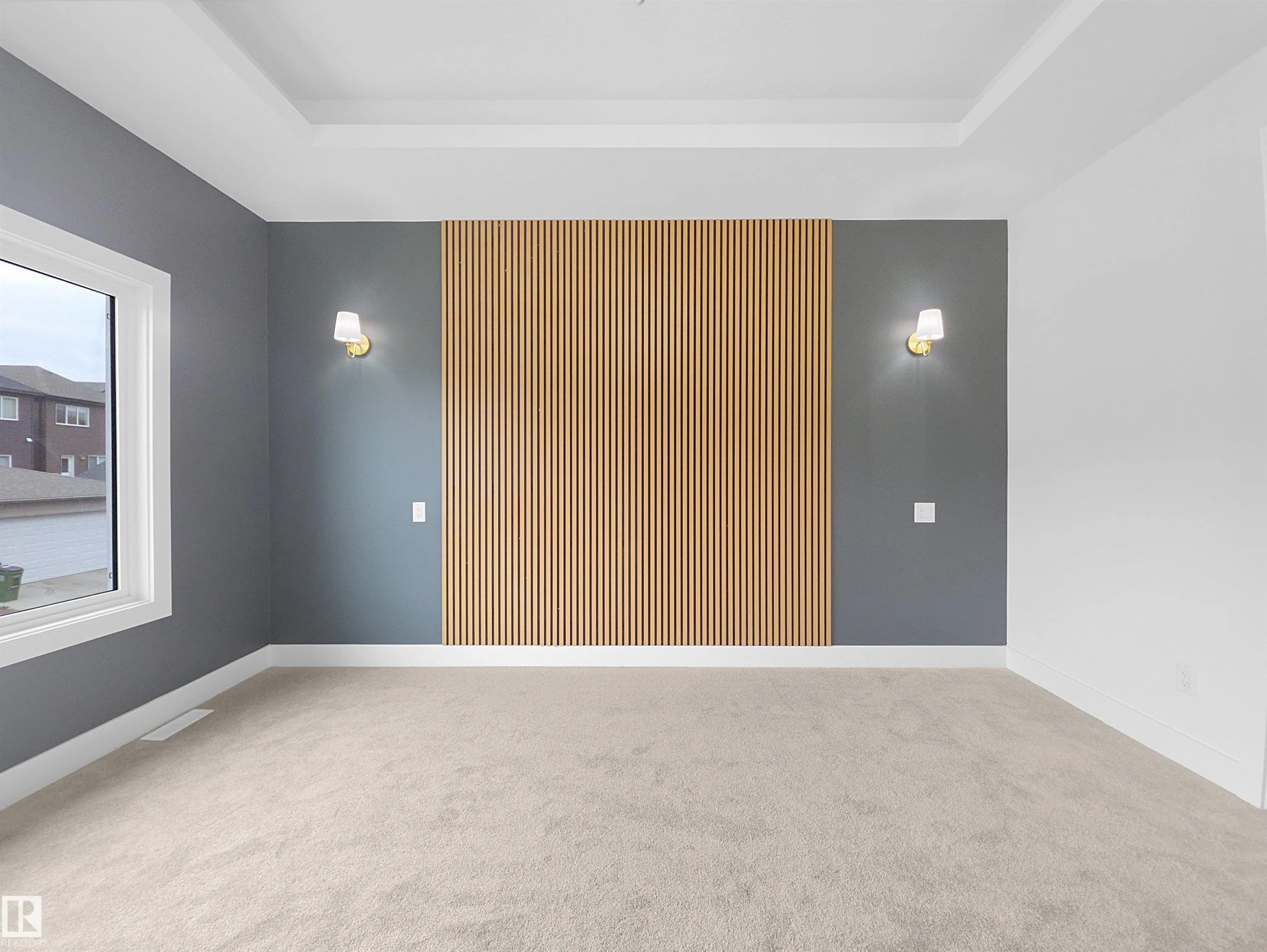 1113 GYRFALCON Crescent