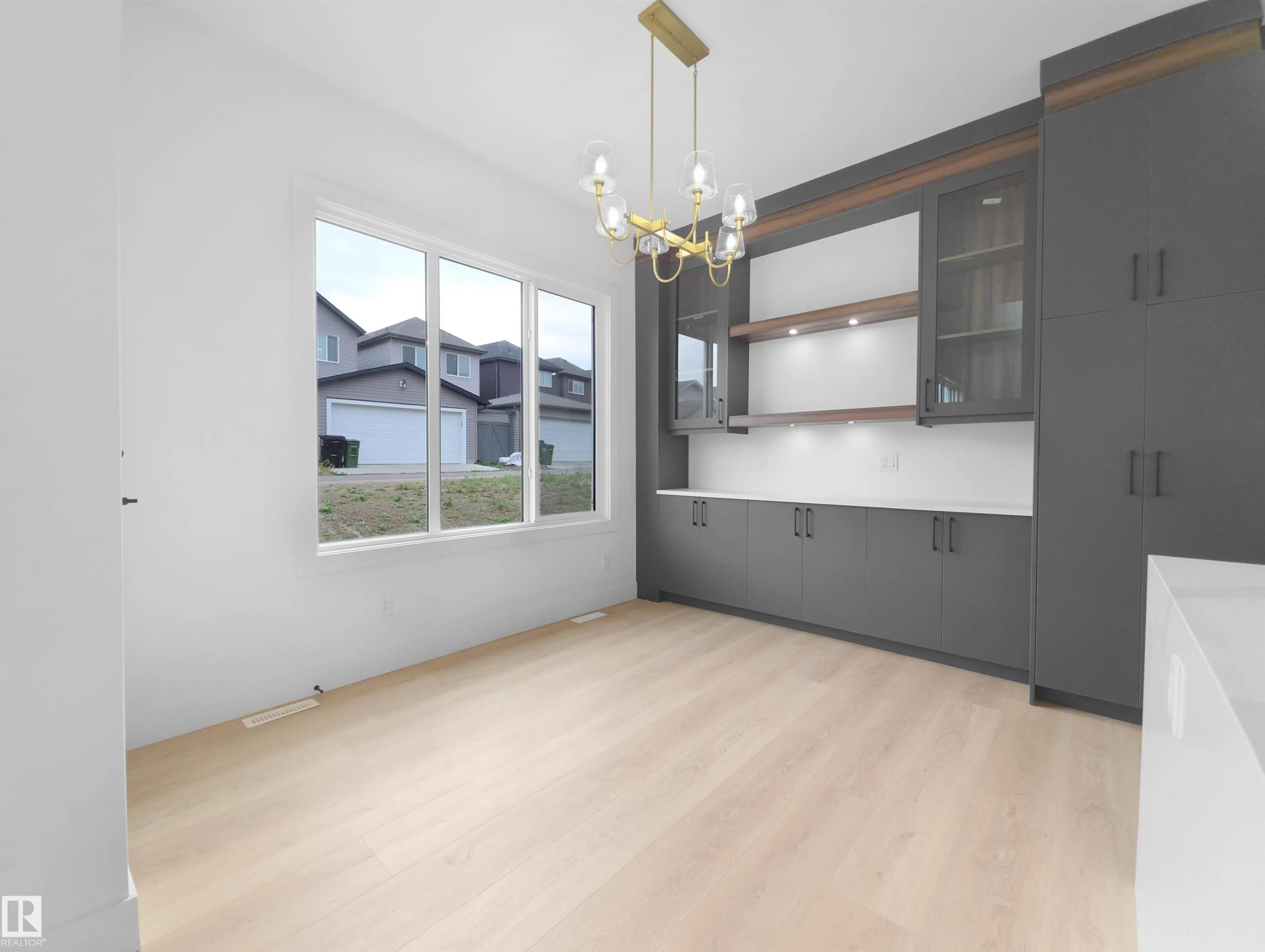1113 GYRFALCON Crescent