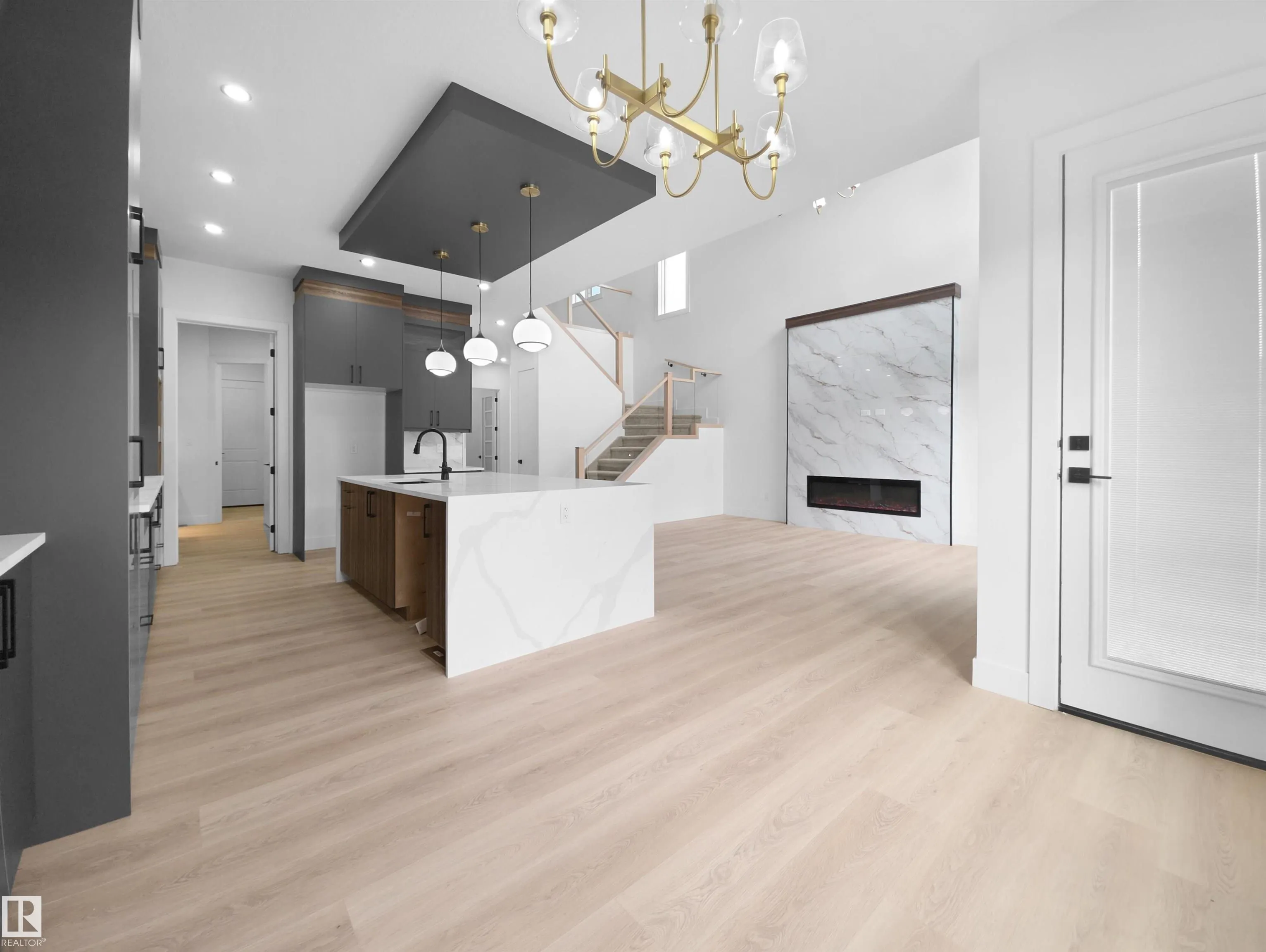1113 GYRFALCON Crescent