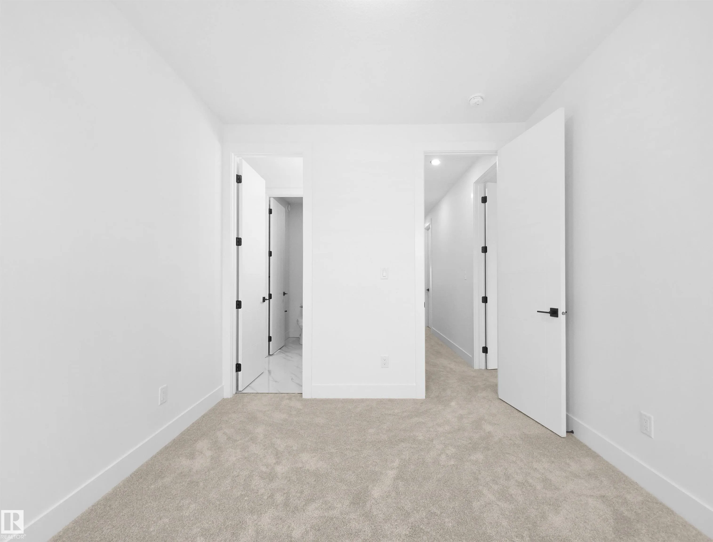 1113 GYRFALCON Crescent