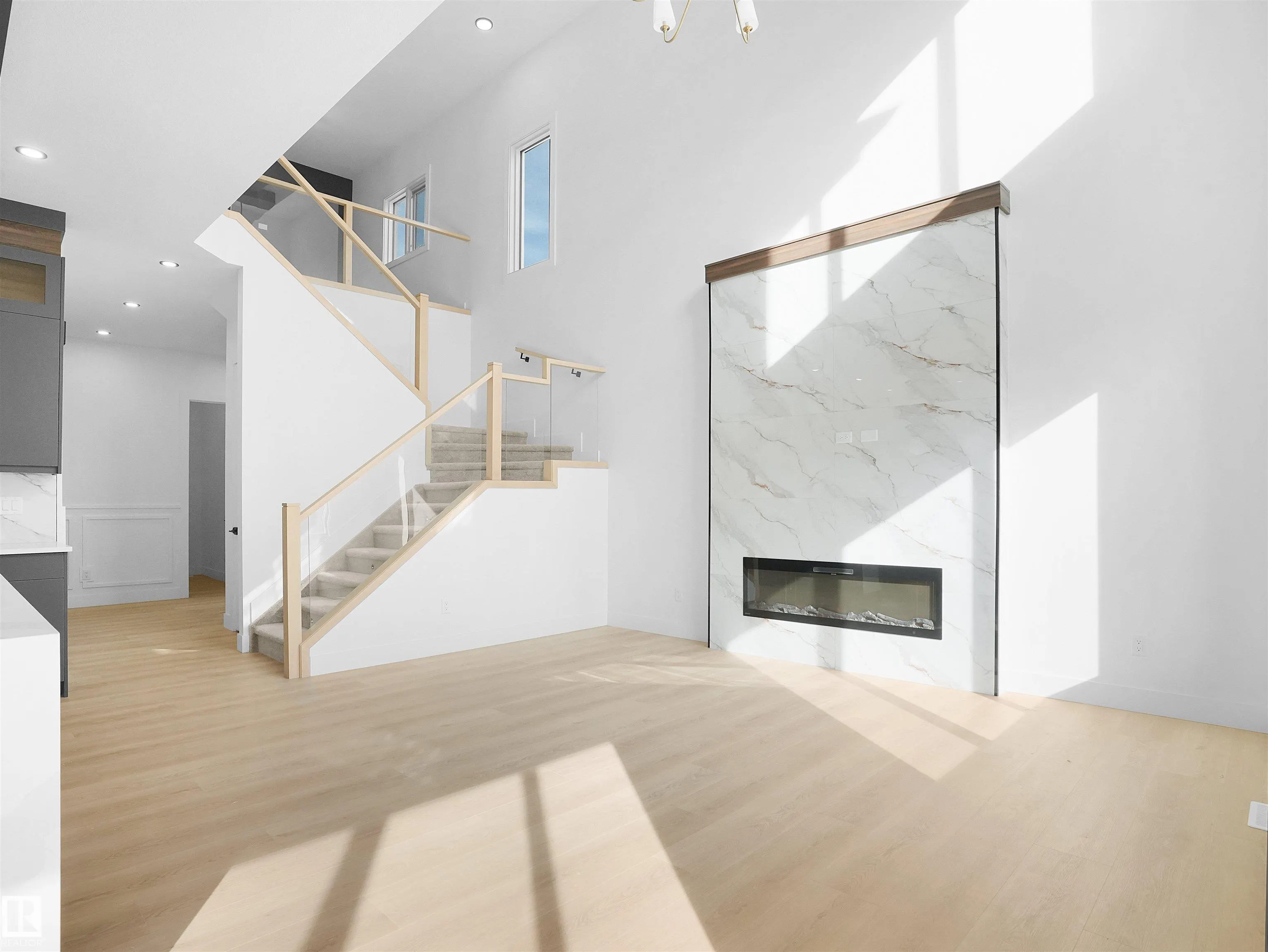 1113 GYRFALCON Crescent