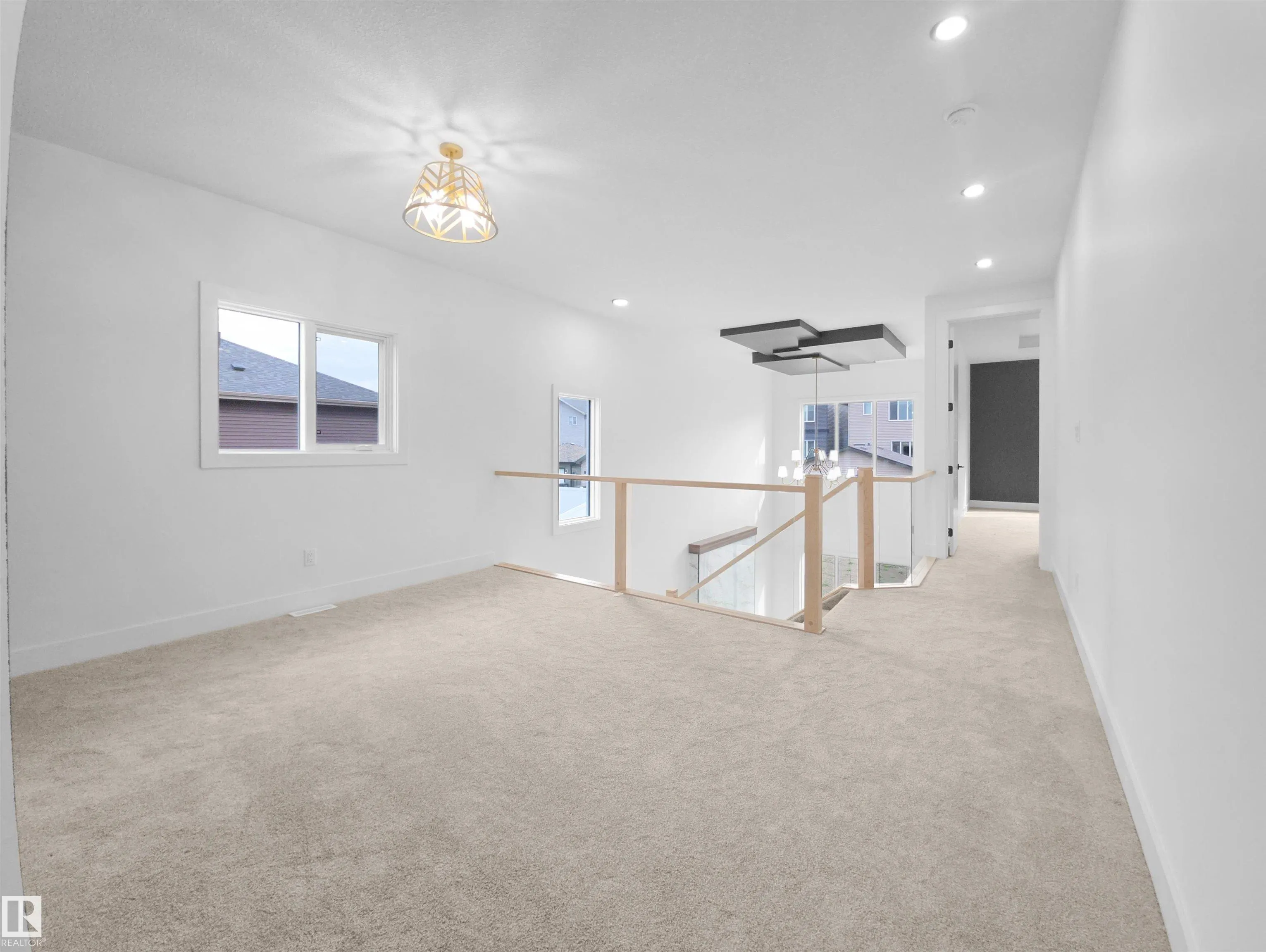 1113 GYRFALCON Crescent
