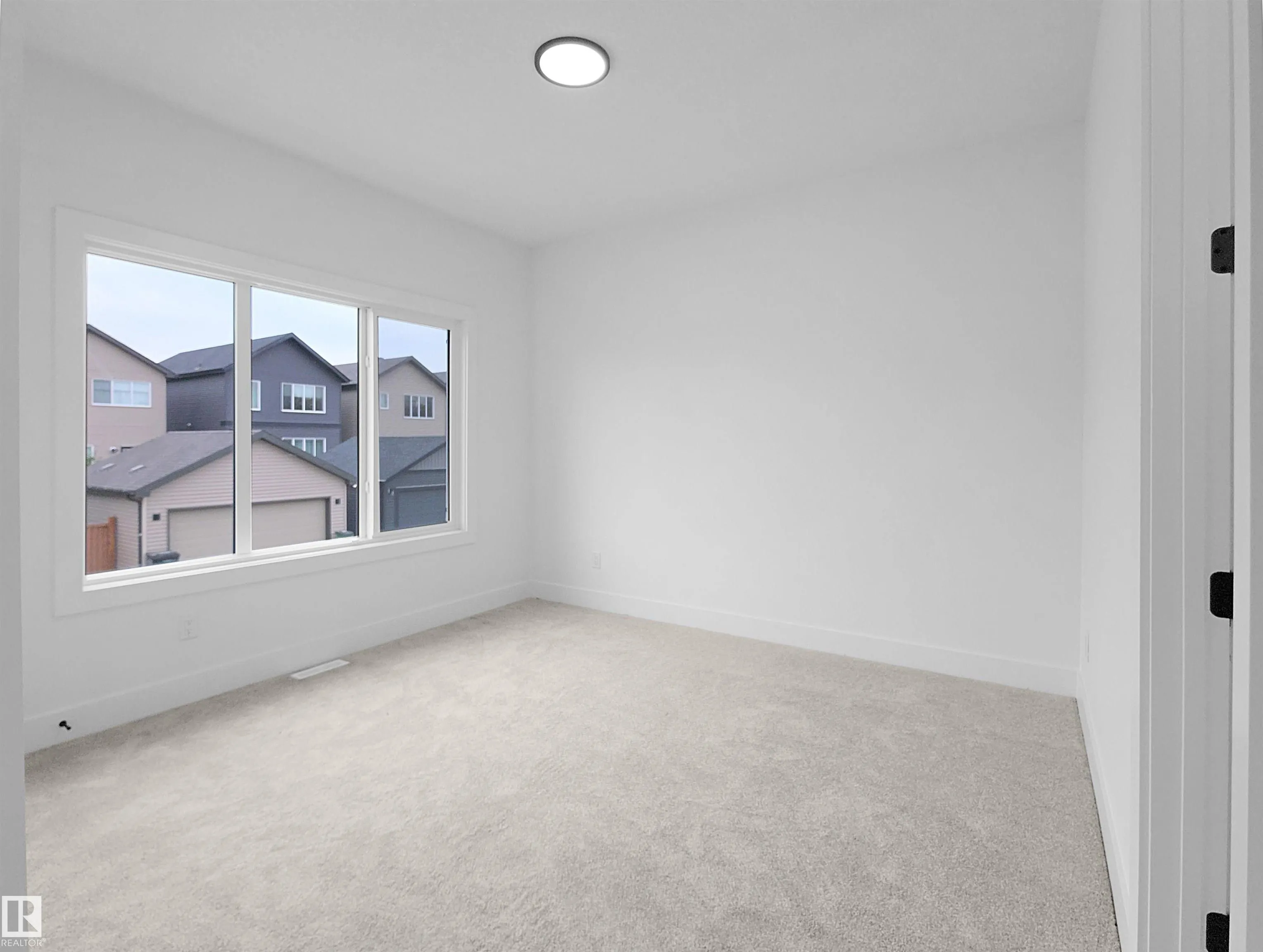 1107 GYRFALCON Crescent