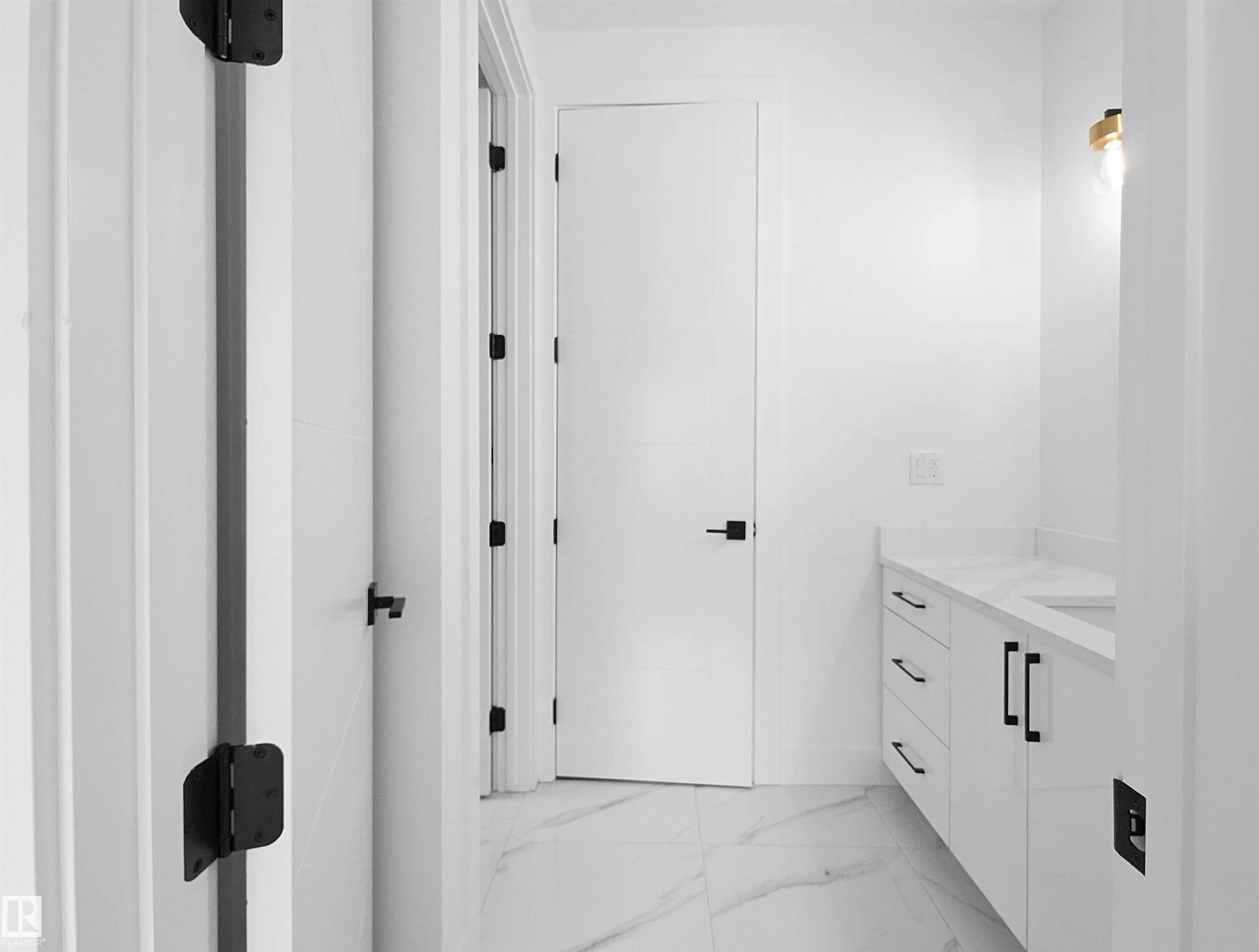 1107 GYRFALCON Crescent