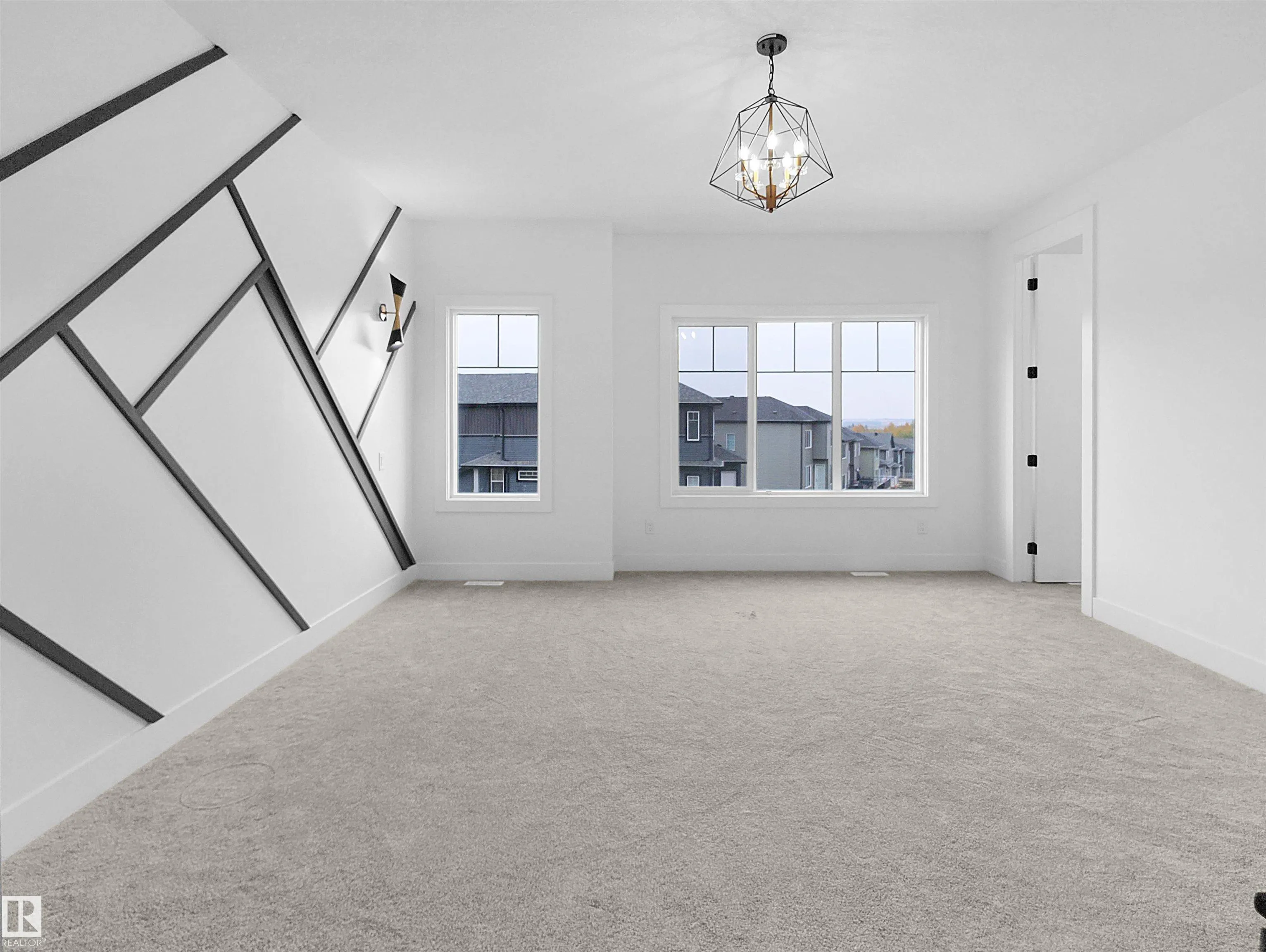 1107 GYRFALCON Crescent