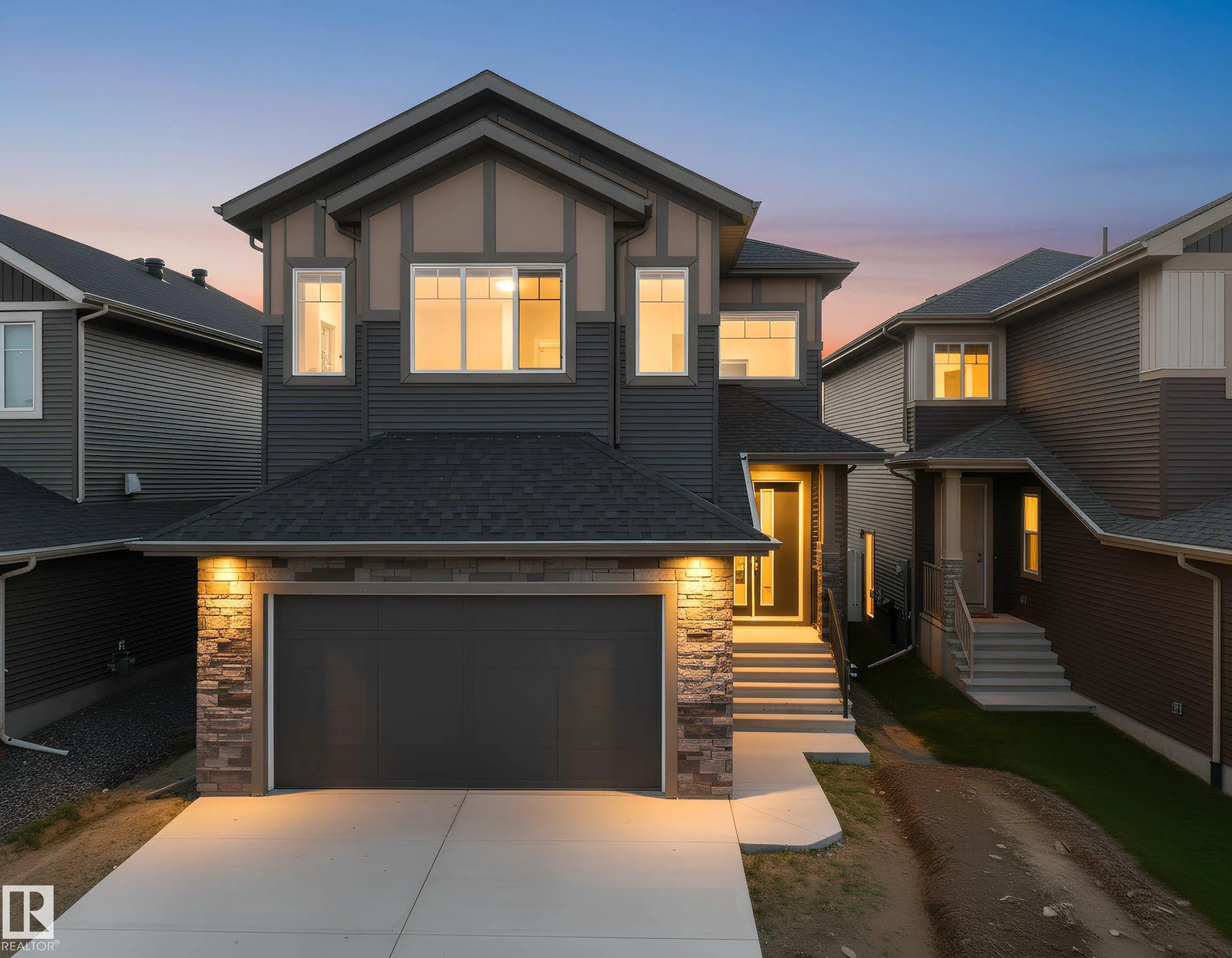 1107 GYRFALCON Crescent