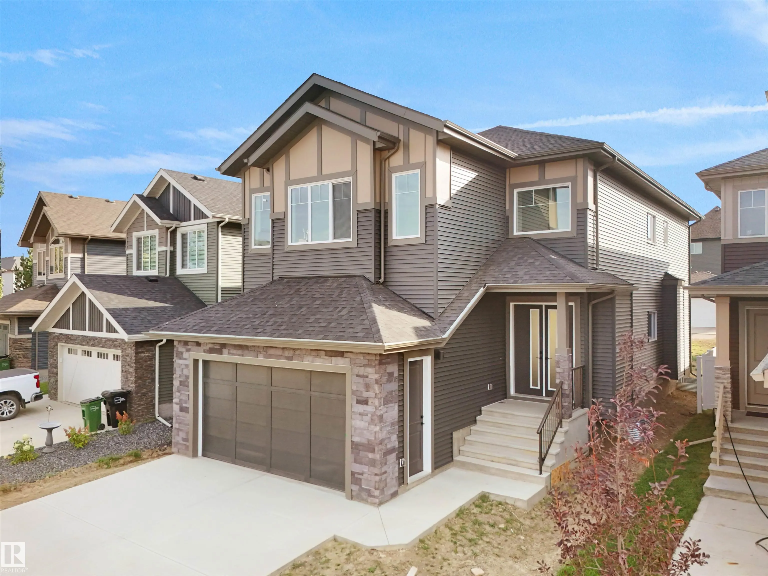 1107 GYRFALCON Crescent