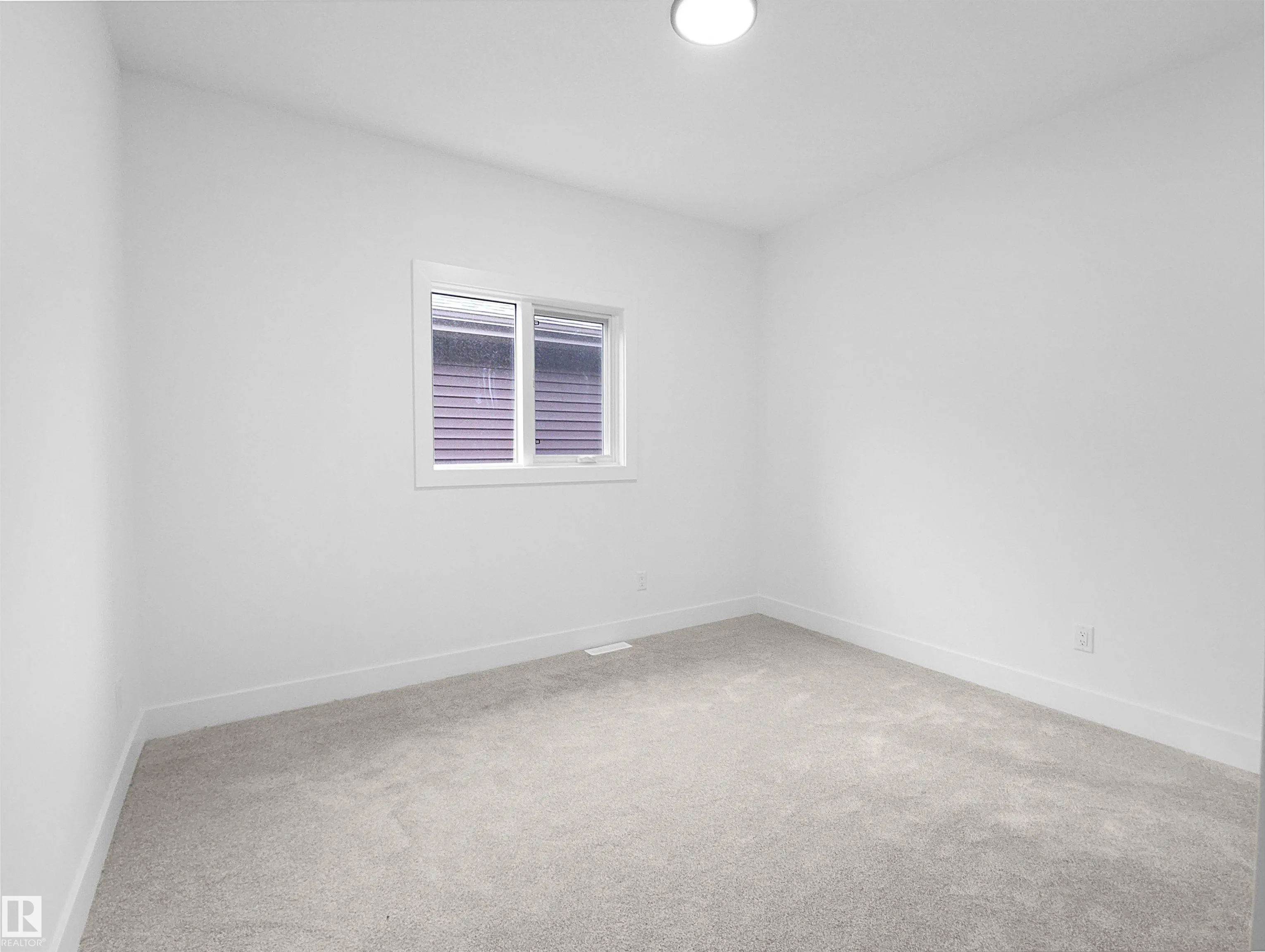1107 GYRFALCON Crescent