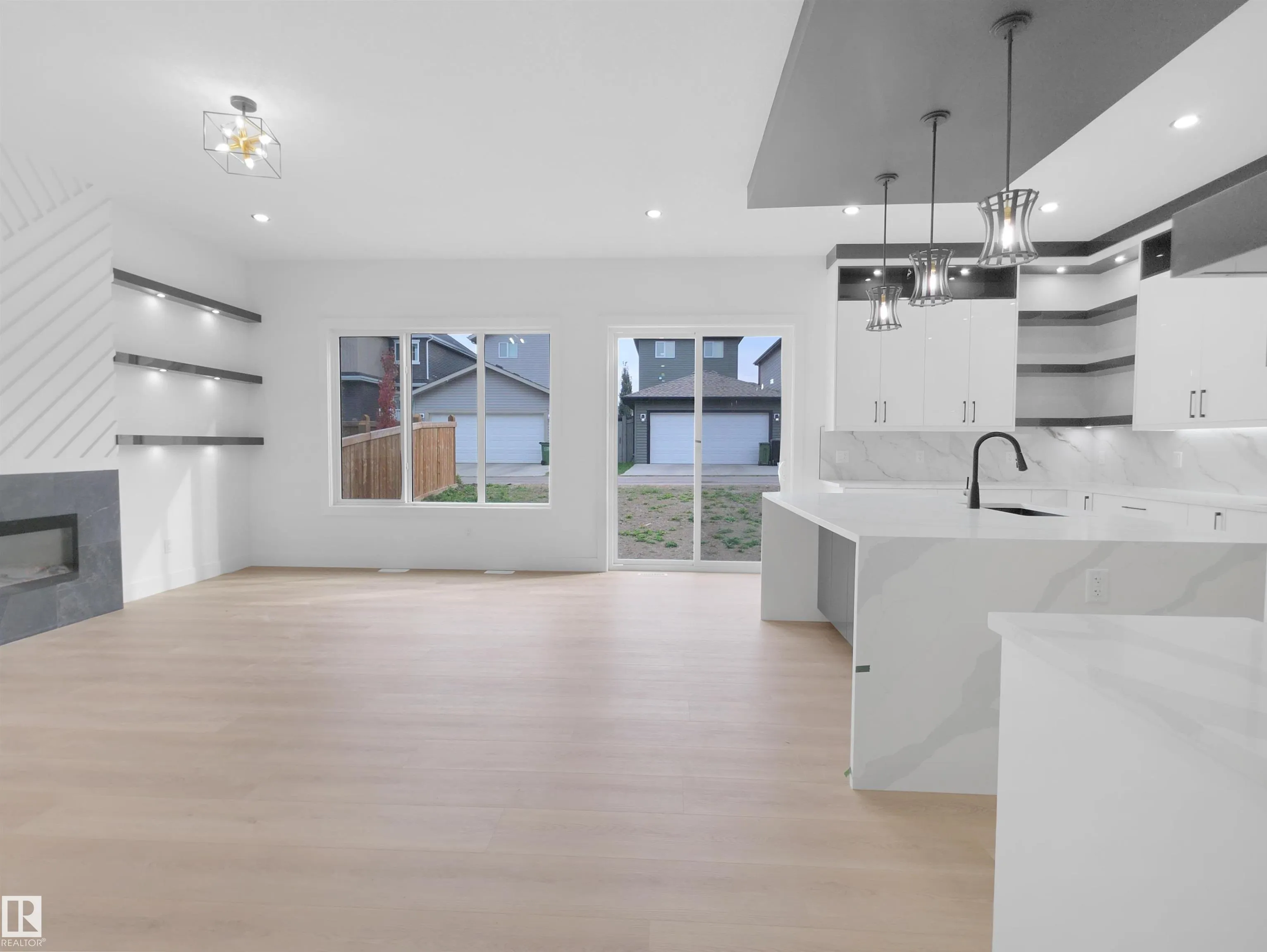 1107 GYRFALCON Crescent