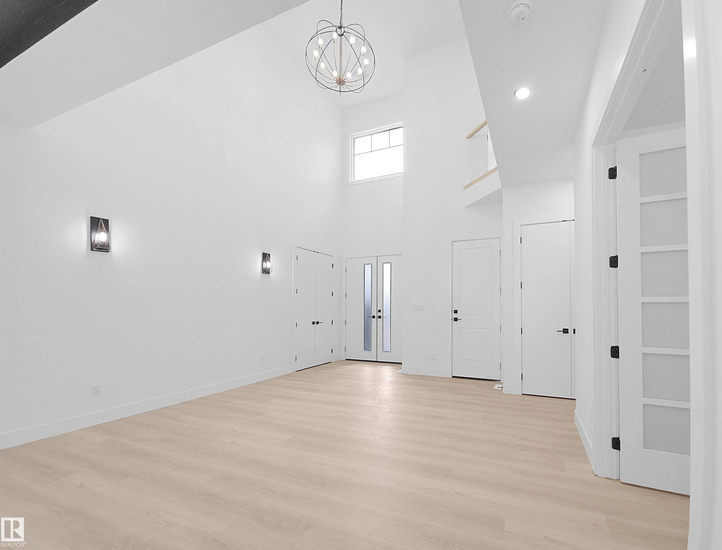 1107 GYRFALCON Crescent