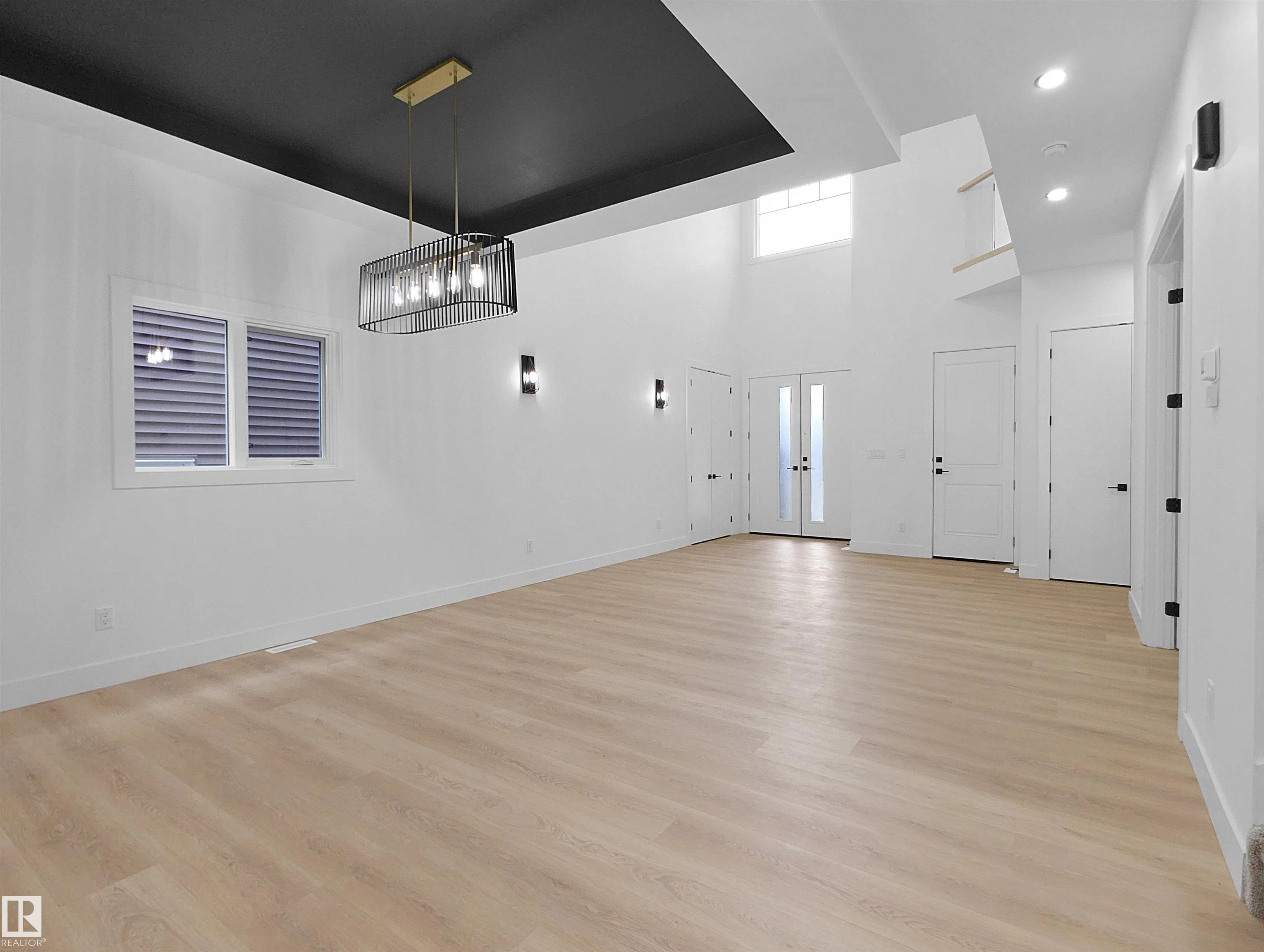 1107 GYRFALCON Crescent