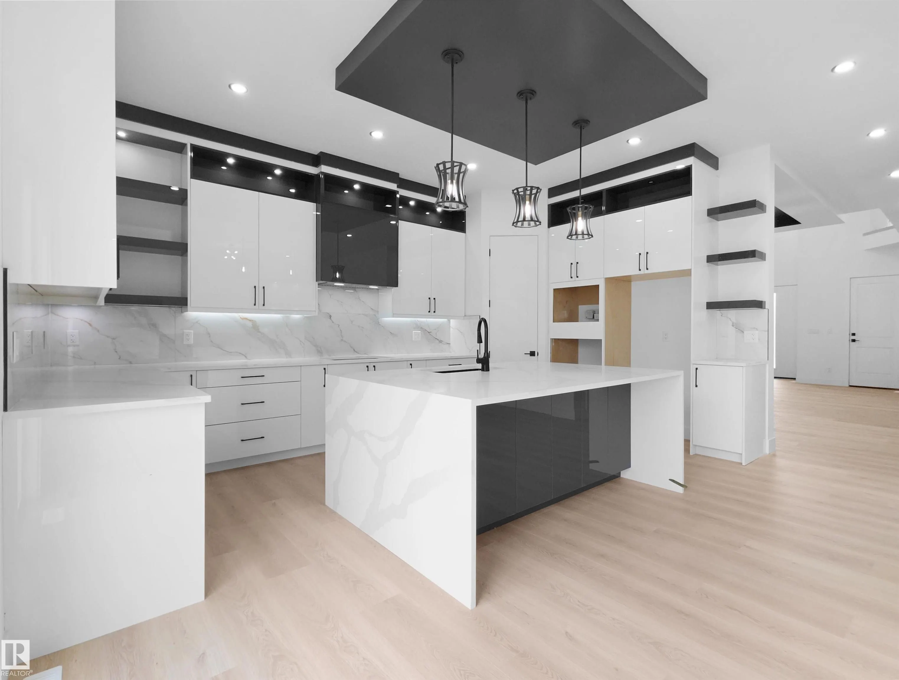1107 GYRFALCON Crescent