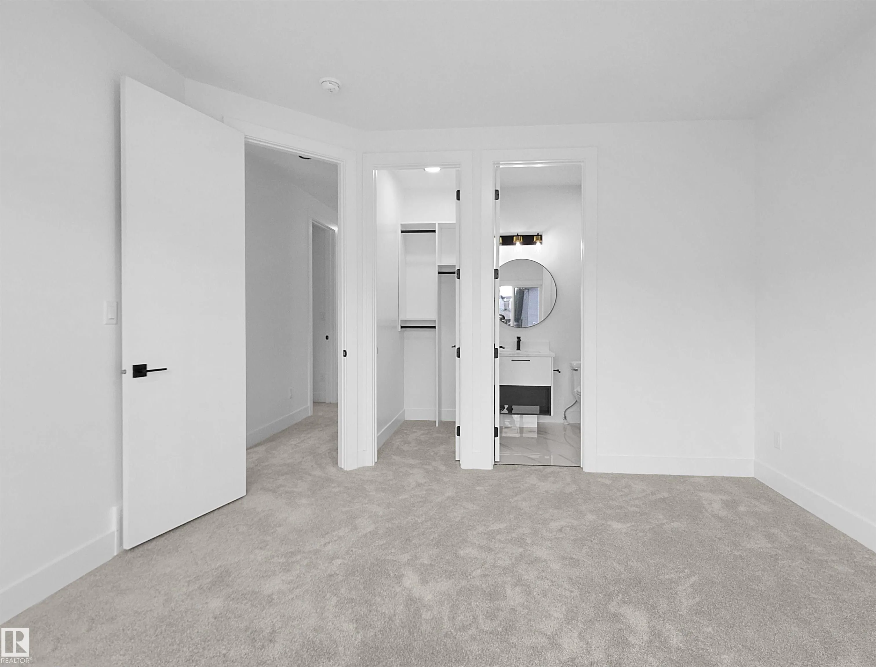 1107 GYRFALCON Crescent