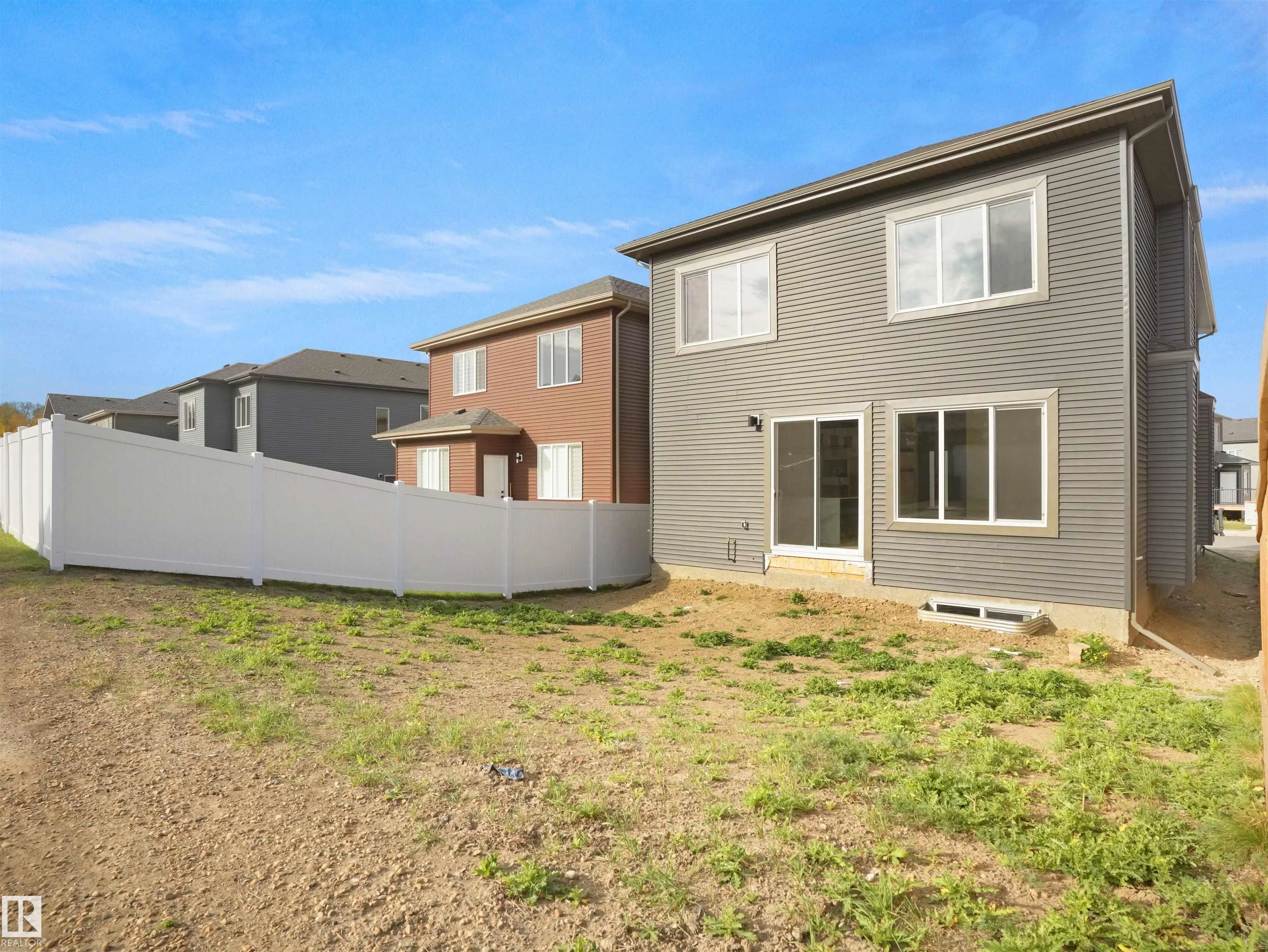 1107 GYRFALCON Crescent