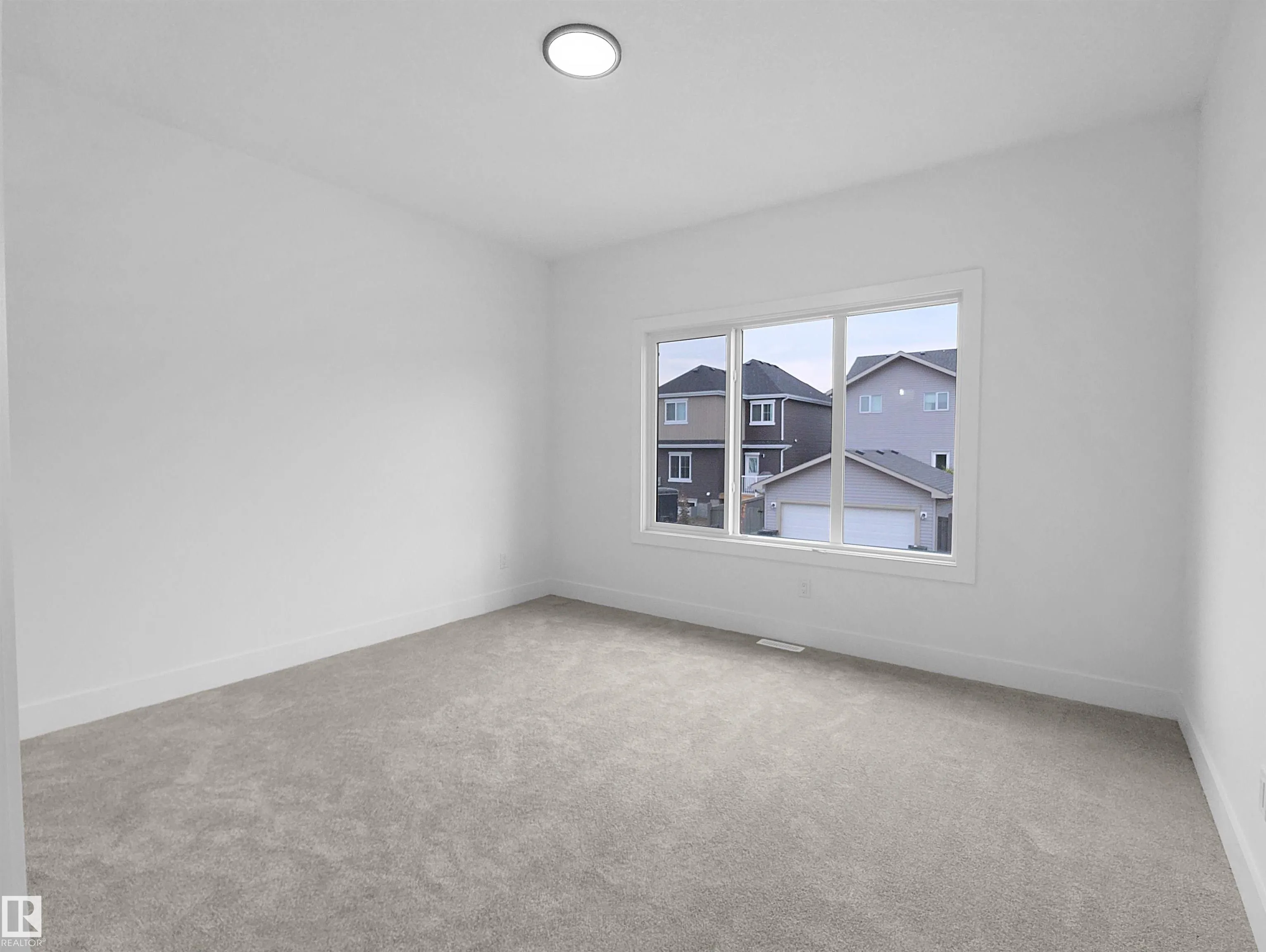 1107 GYRFALCON Crescent