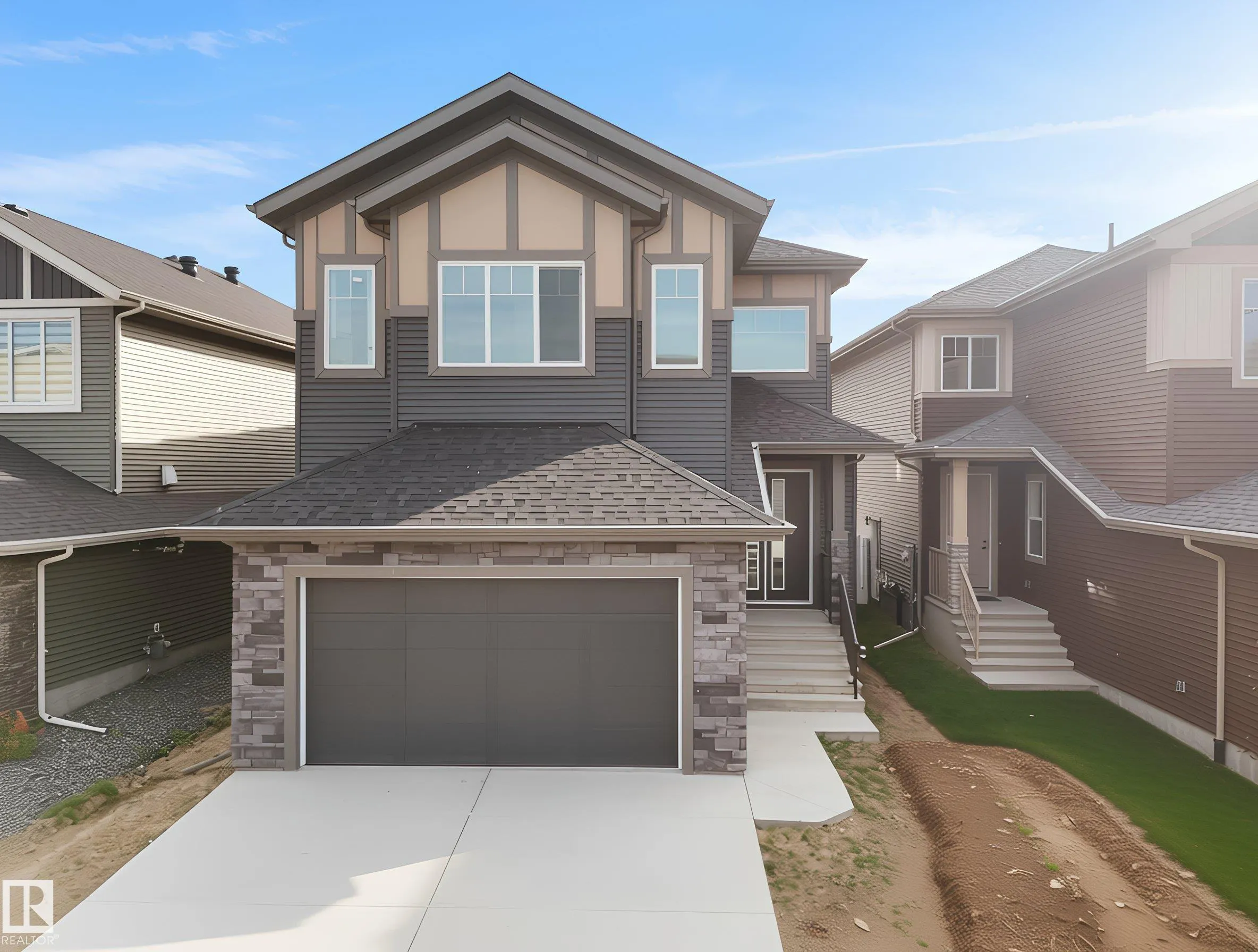 1107 GYRFALCON Crescent