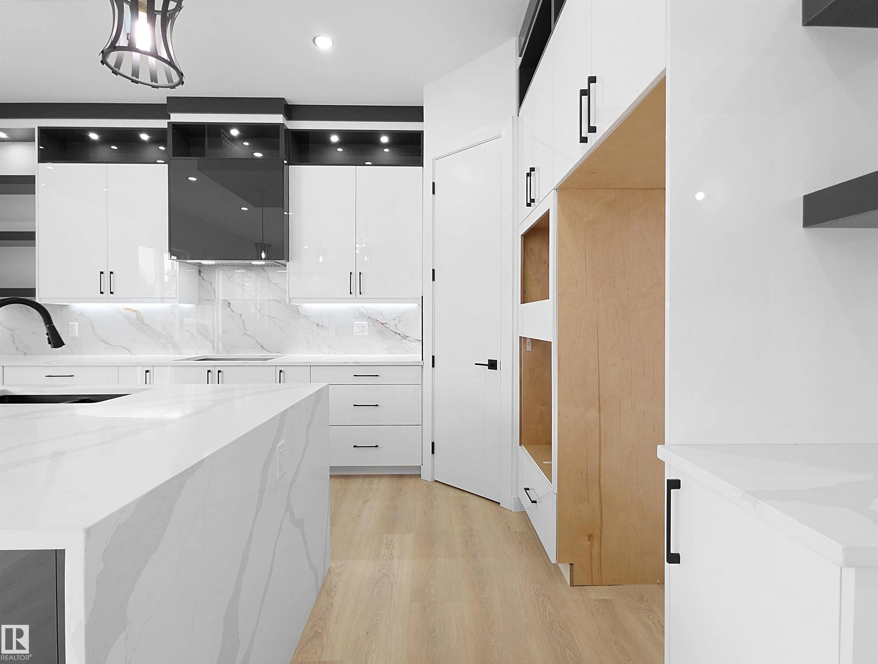 1107 GYRFALCON Crescent