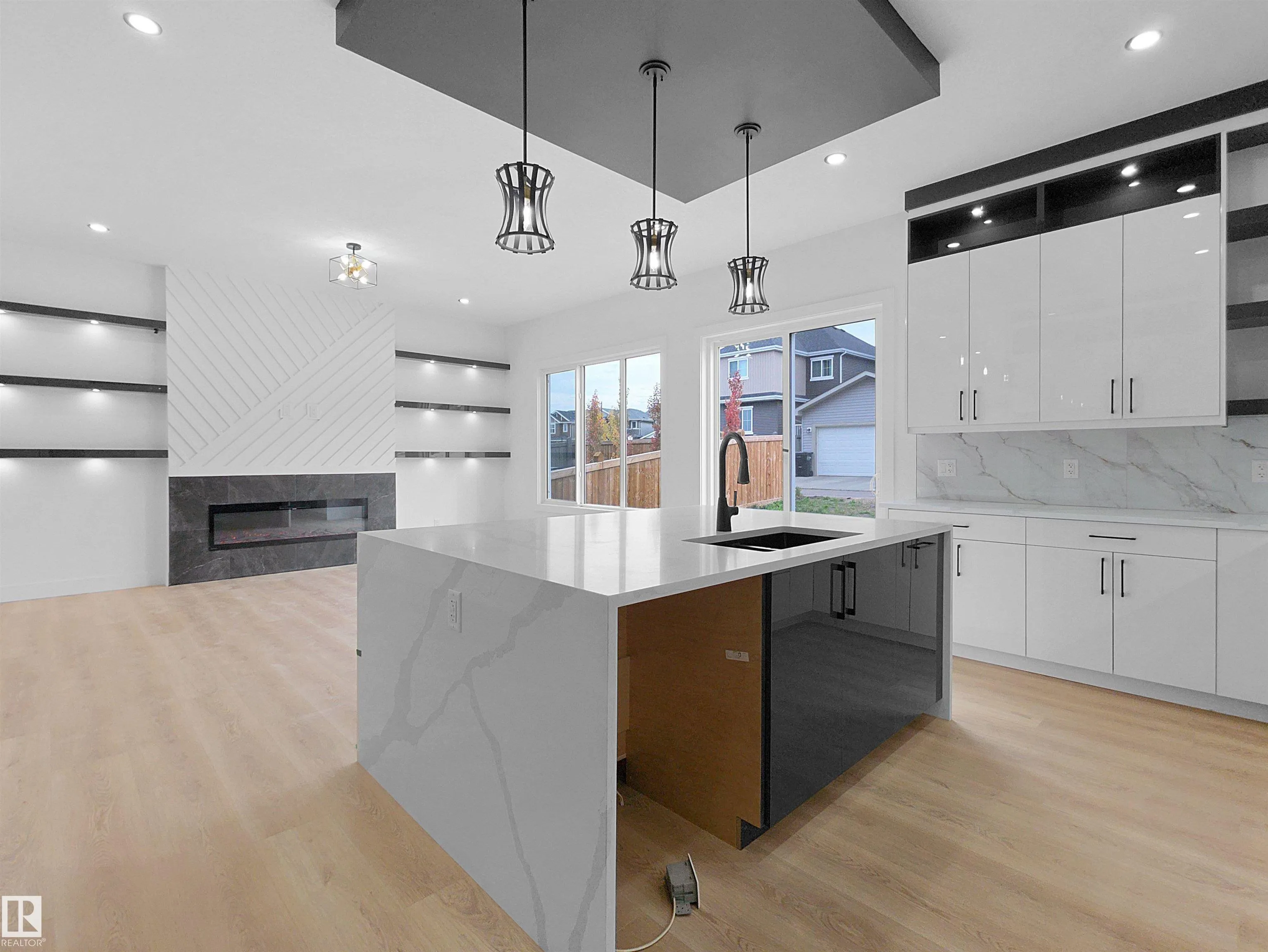 1107 GYRFALCON Crescent
