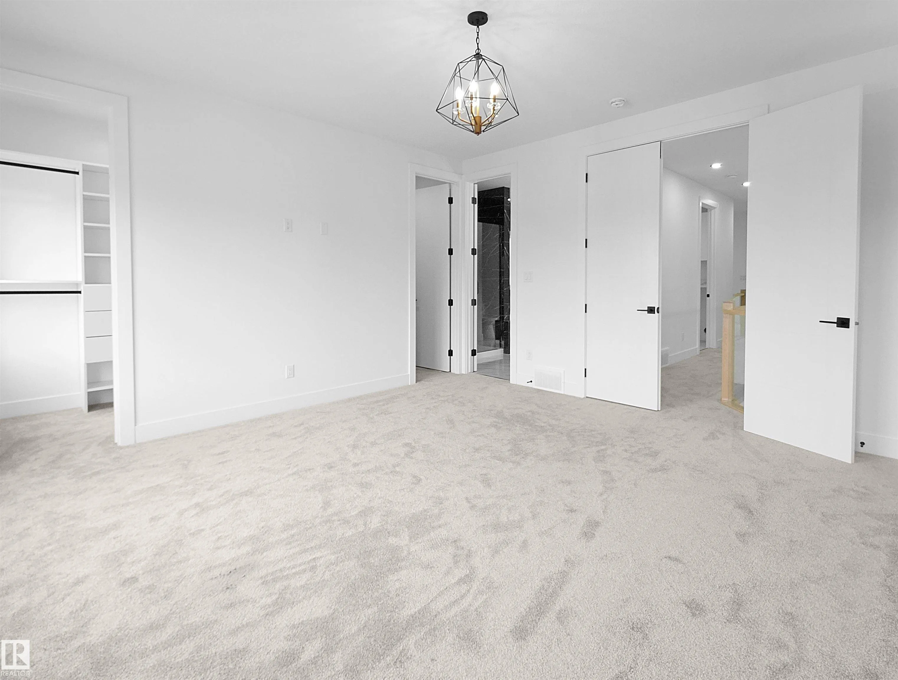 1107 GYRFALCON Crescent