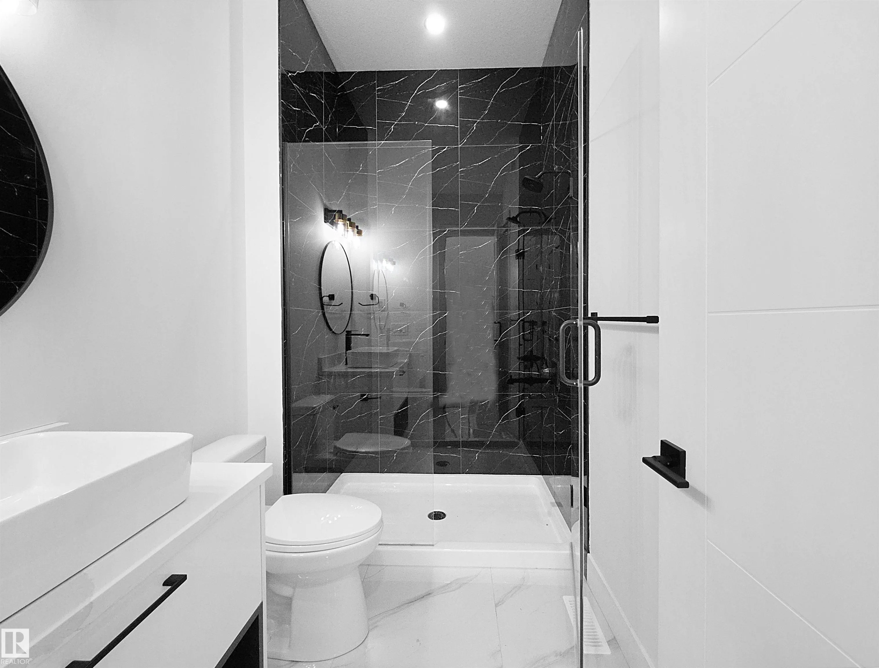 1107 GYRFALCON Crescent