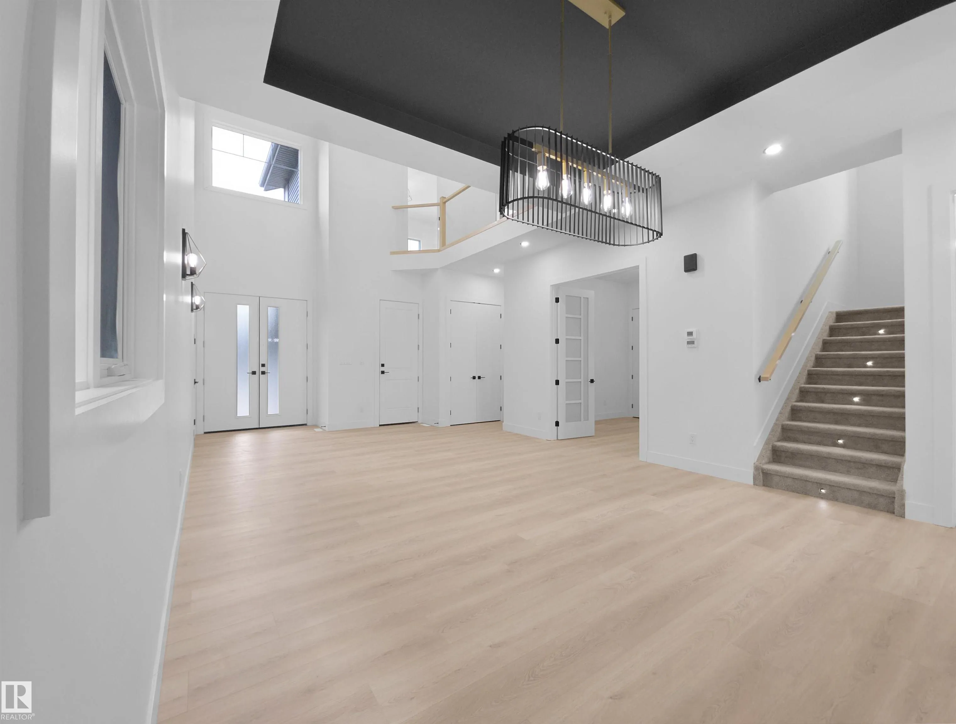 1107 GYRFALCON Crescent