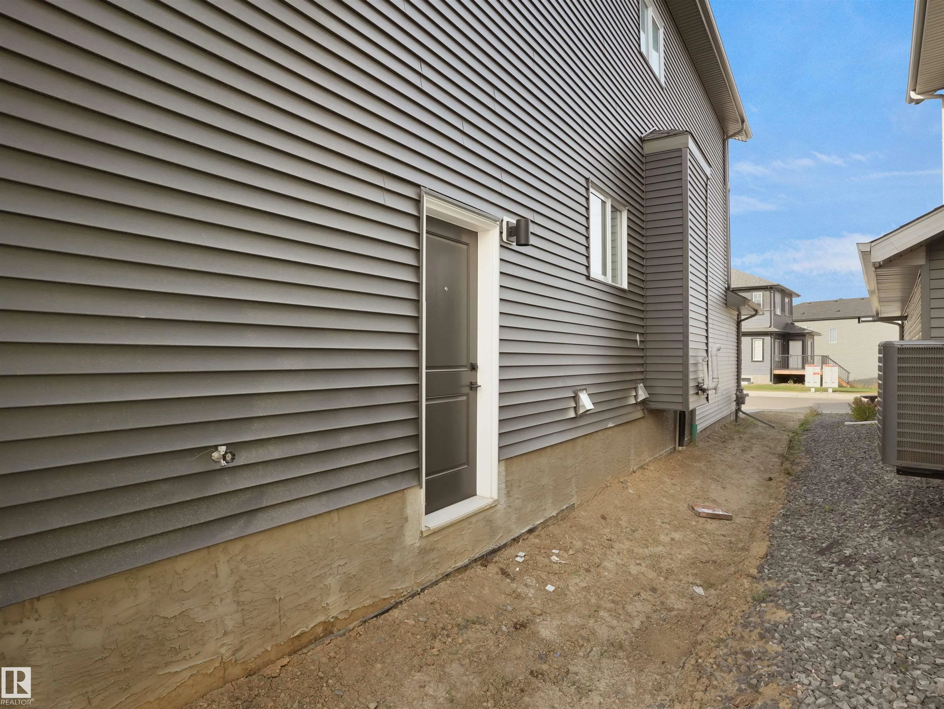 1107 GYRFALCON Crescent