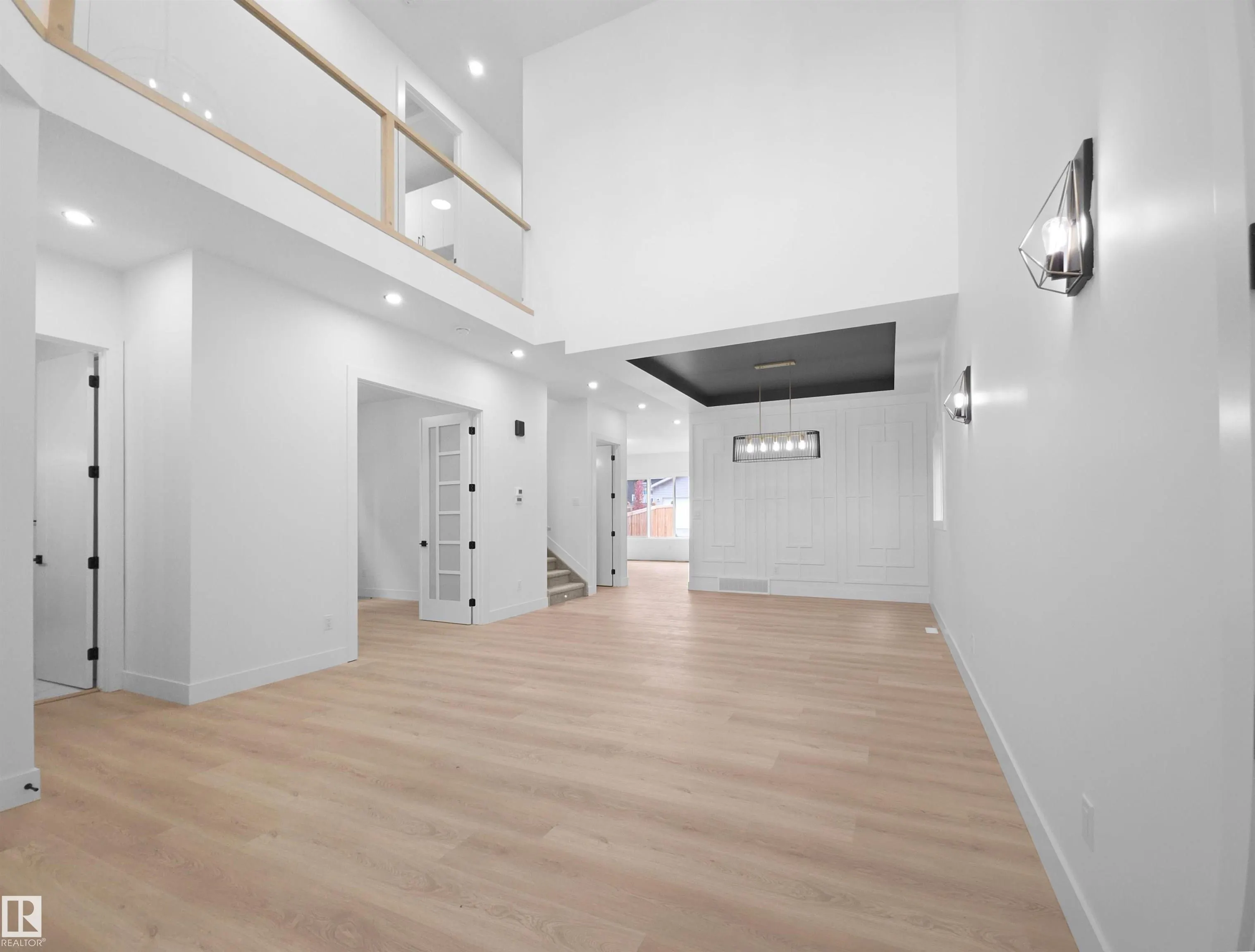 1107 GYRFALCON Crescent
