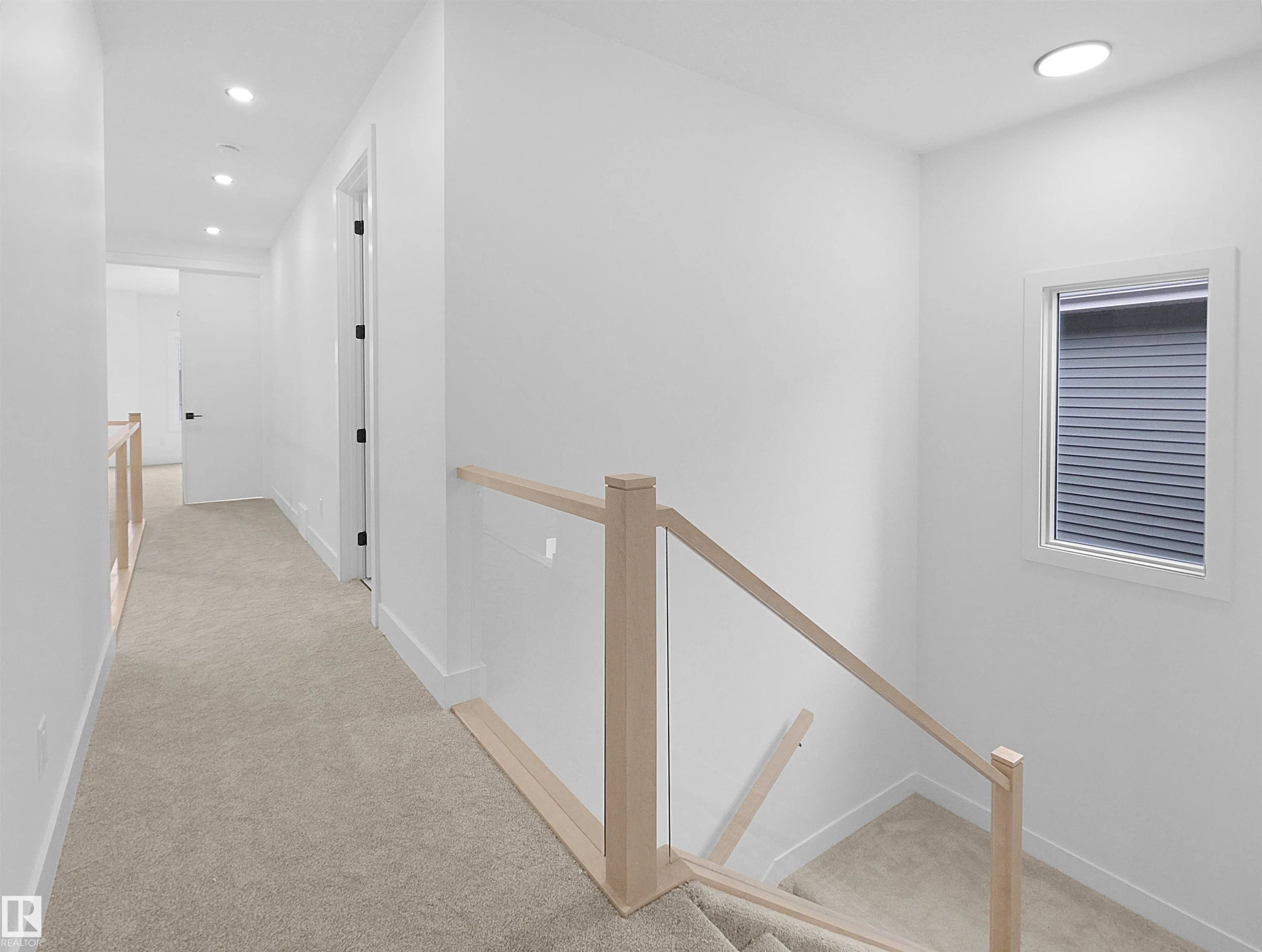 1107 GYRFALCON Crescent